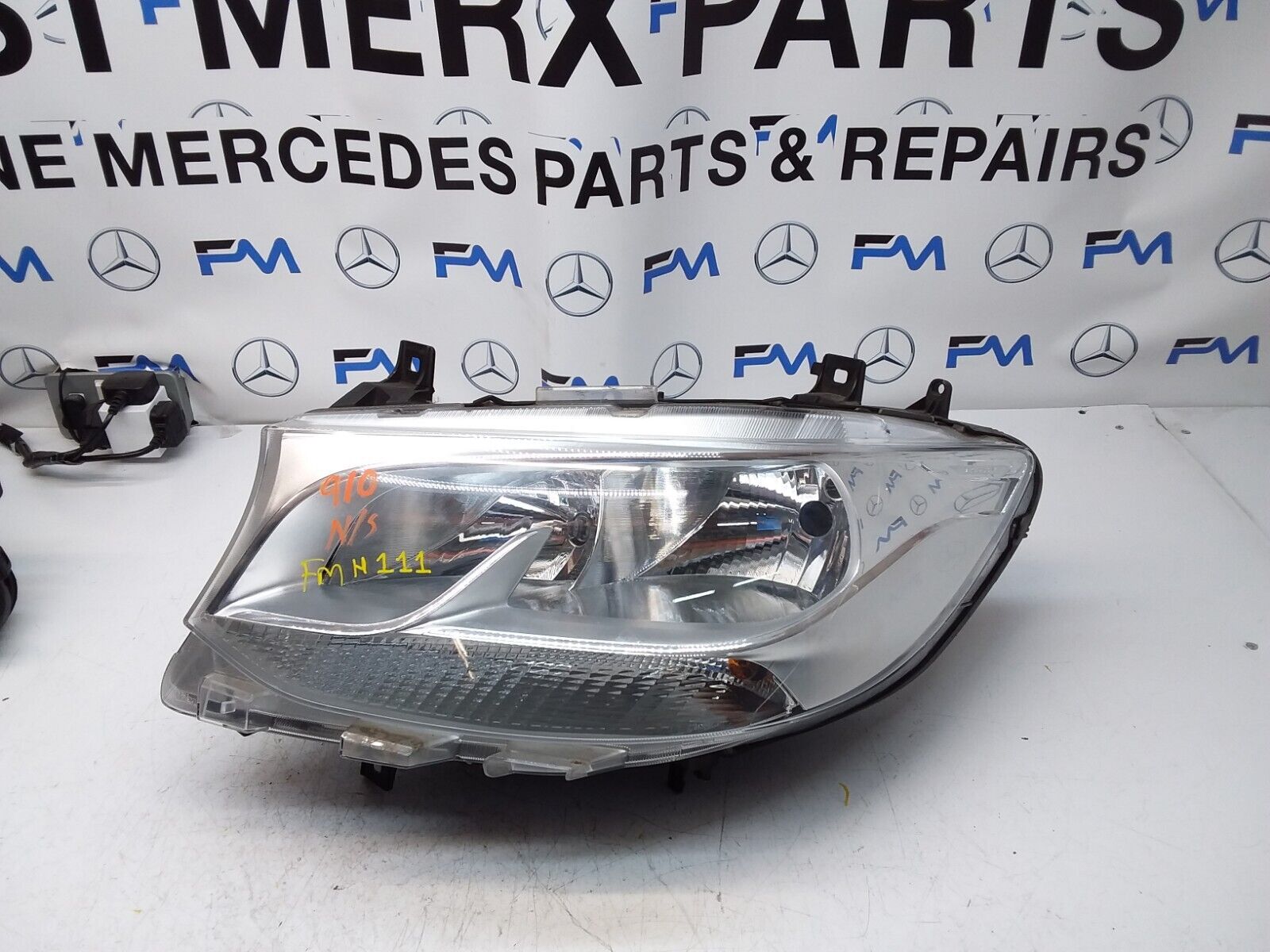 2018 MERCEDES VS30 W910 HEADLIGHT PASSENGER NS A9109060200 FMH111