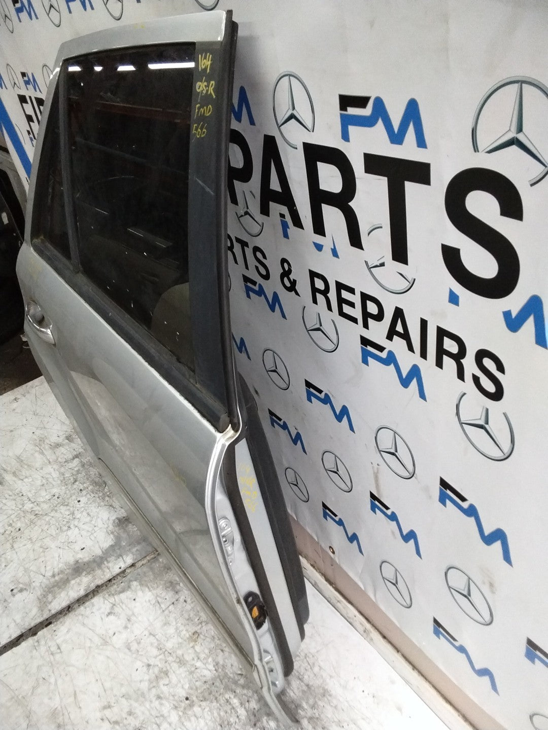 MERCEDES M-CLASS W164  DRIVER REAR DOOR OSR SILVER 2005-11 COMPLETE FMD566