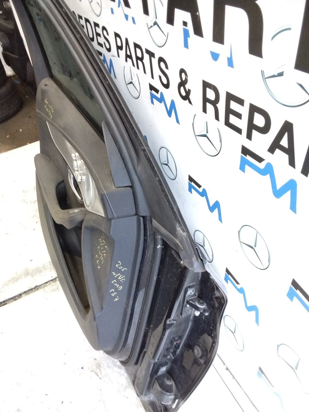 MERCEDES BENZ C-CLS W205 SLN PASSENGER FRONT DOOR NSF SILVER 2014-21  FMD587