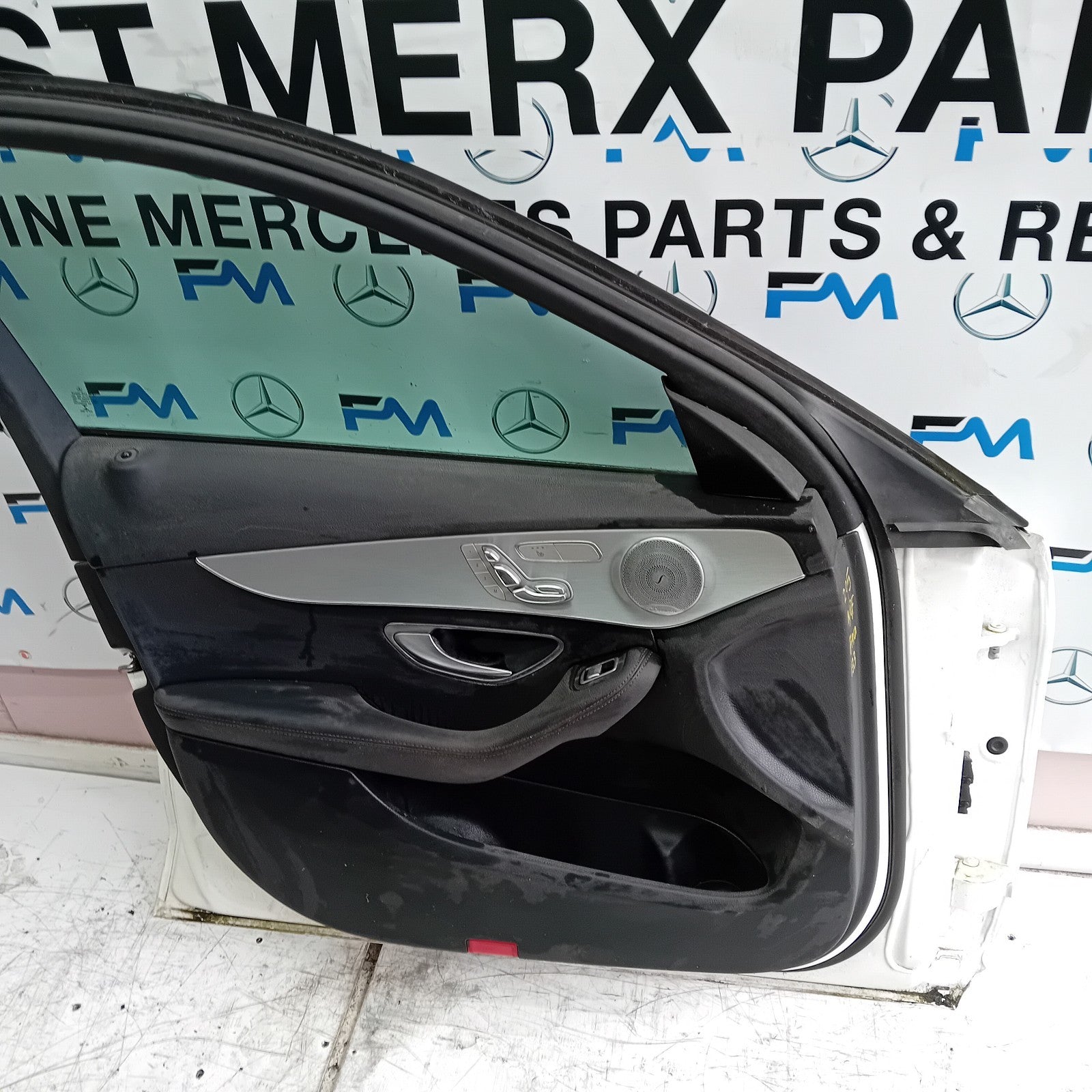 MERCEDES BENZ C-CLASS W205 PASSENGER SIDE FRONT DOOR N/S/F  WHITE FMD133