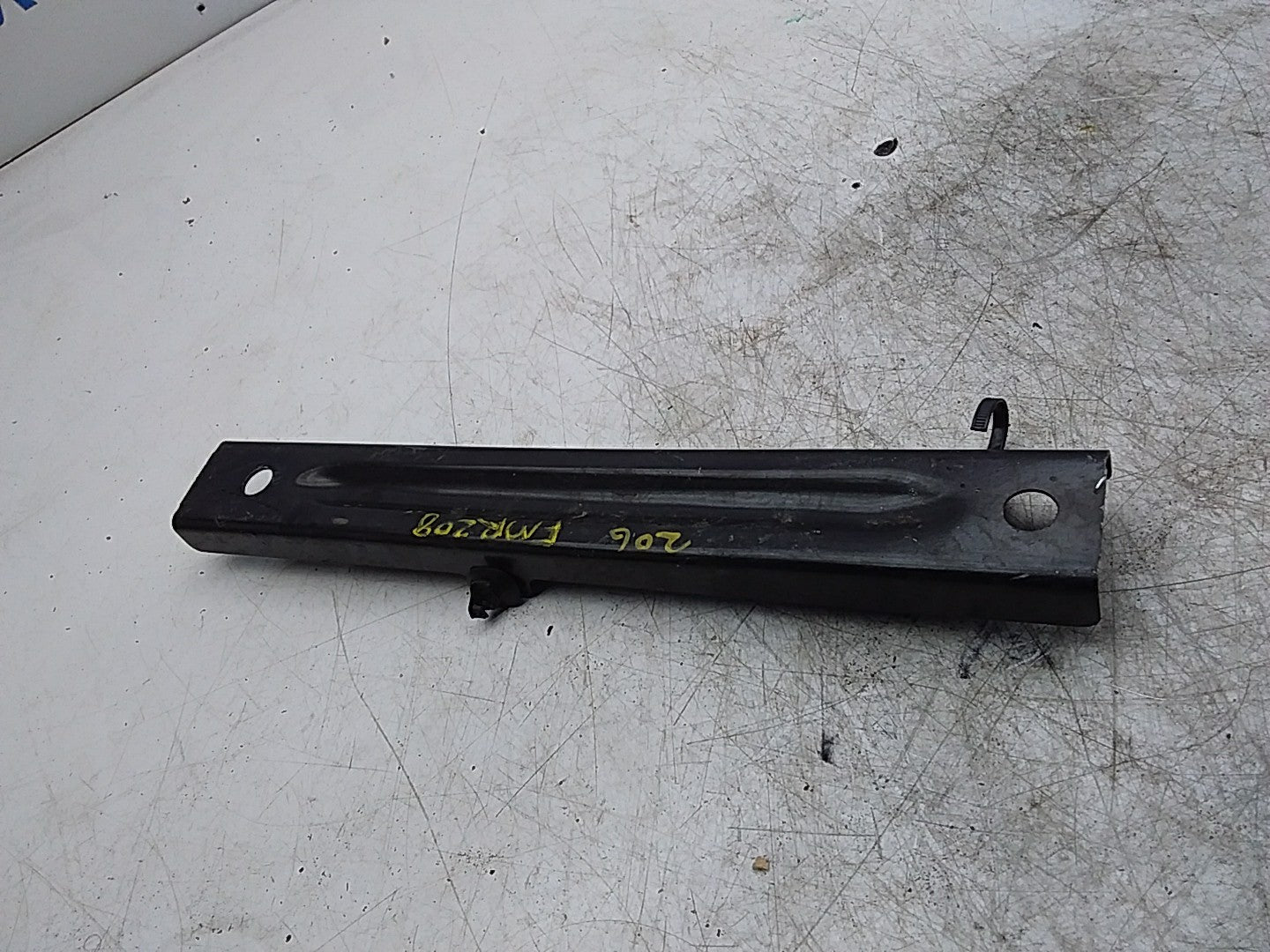 MERCEDES BENZ  C-CLASS W206 FRONT LEFT CROSSBAR A2066280300 FMR208