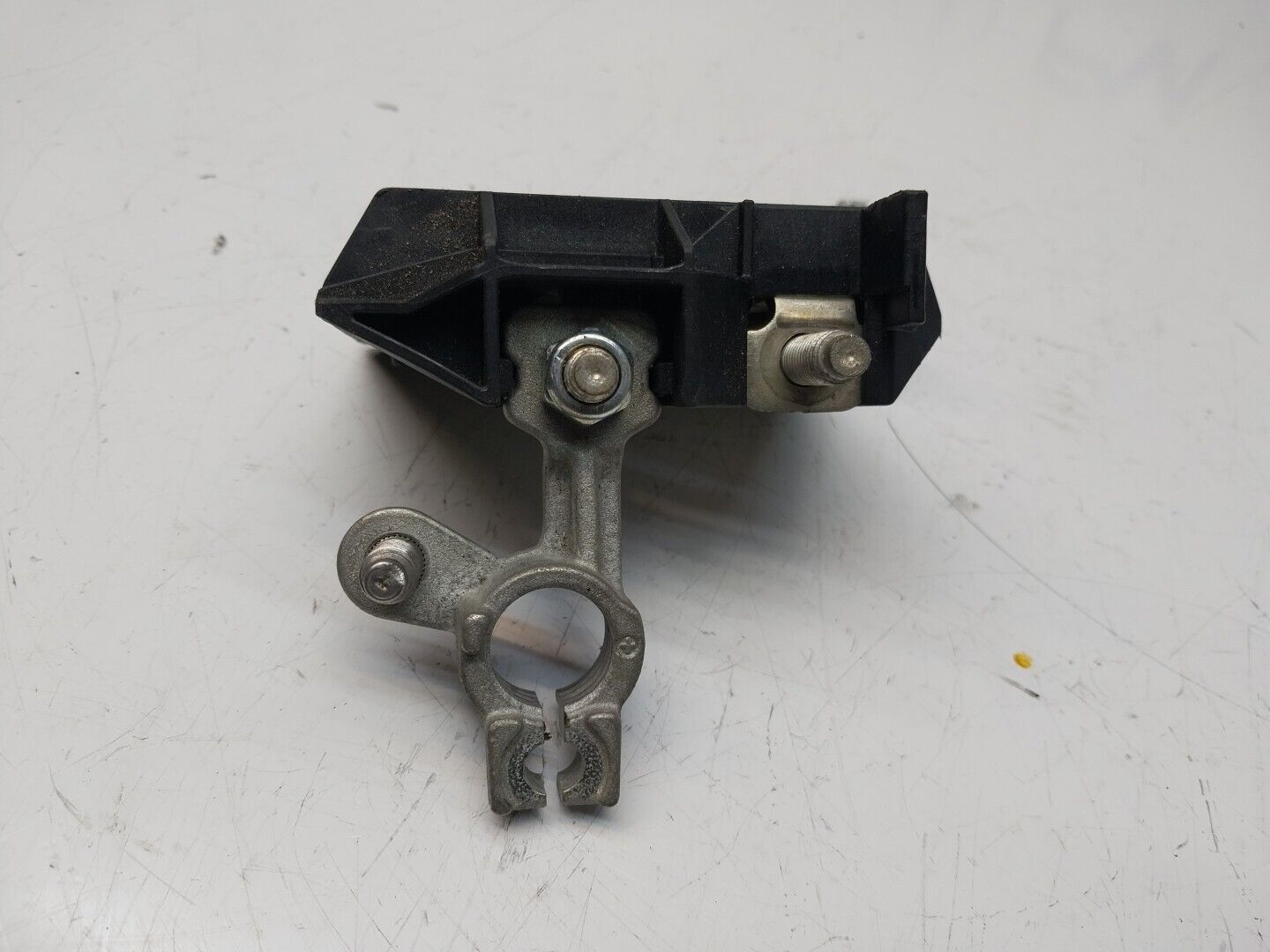 Mercedes W213 W205 W218 W238 W253 Negative Battery Tray Clamp A0009061505FM00255