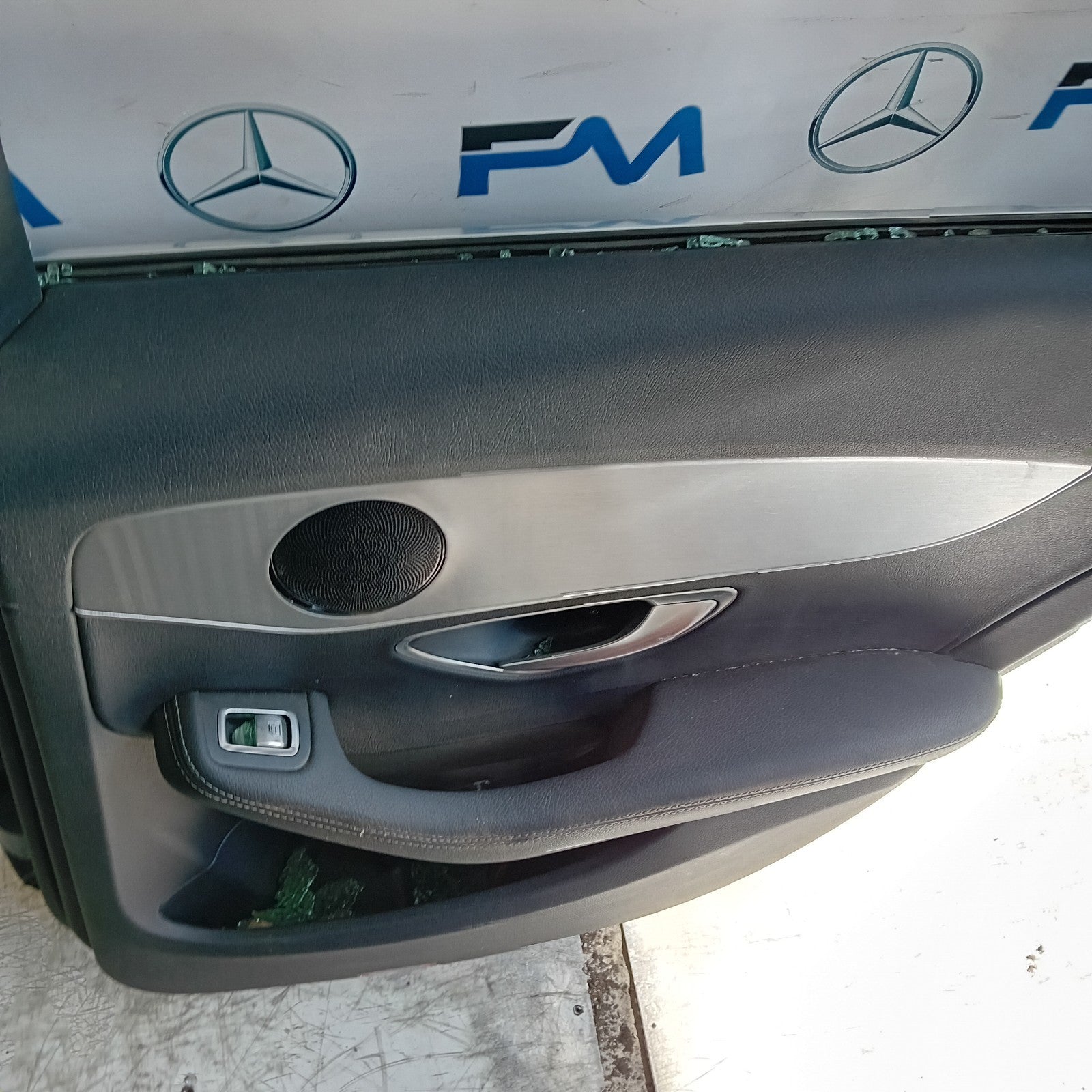 MERCEDES C-CLASS W205 SLN DRIVER REAR DOOR OSR BLUE 2014 ON COMPLETE FMD431