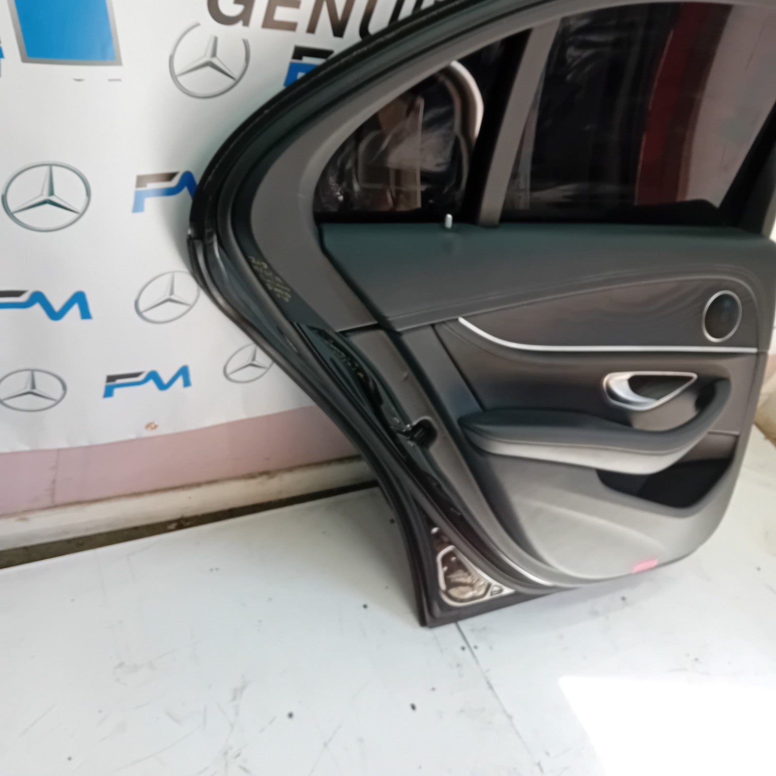 MERCEDES BENZ E CLASS SALOON W213 PASSENGE SIDE REAR DOOR ( NEAR REAR ) FMD17