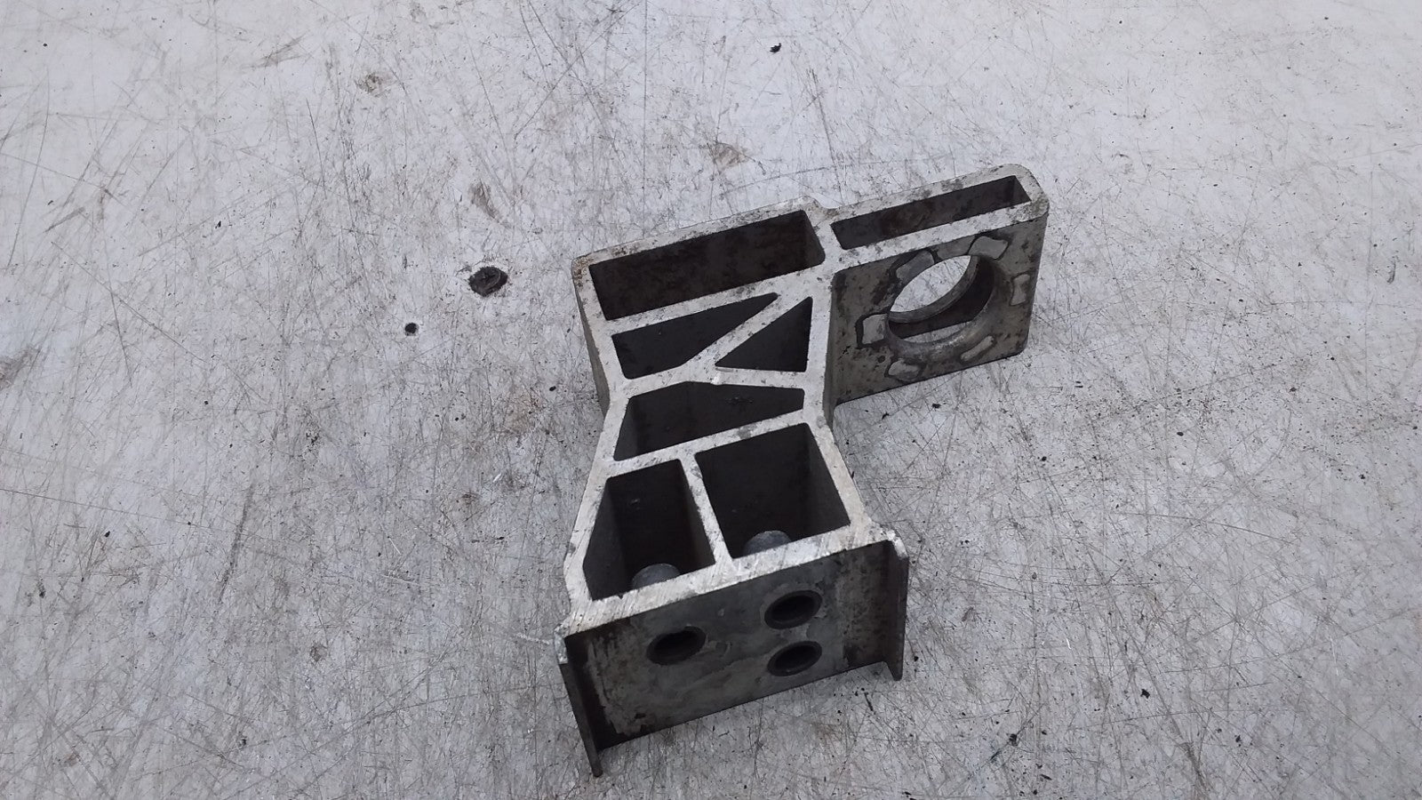 MERCEDES BENZ  E-CLASS W213 RADIATOR MOUNTING BRACKET  FMR405