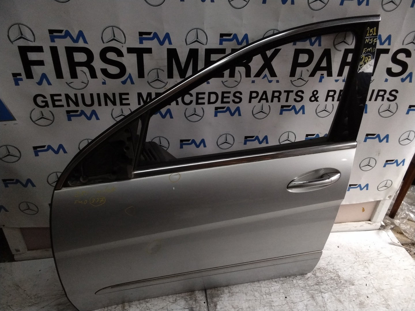 MERCEDES R-CLASS W251 PASSENGER FRONT DOOR NSF SILVER 2005-12 COMPLETE FMD337