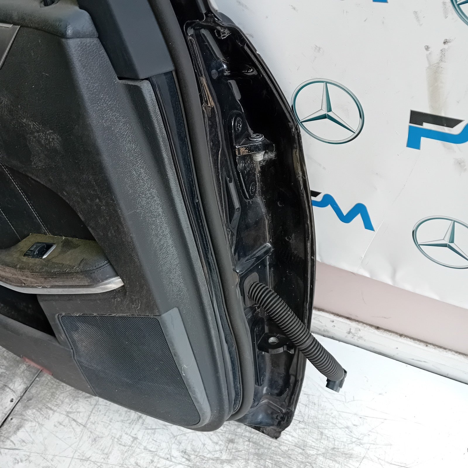 MERCEDES E-CLASS W212 PASSENGER REAR DOOR NSR BLACK 2009-16 COMPLETE FMD474
