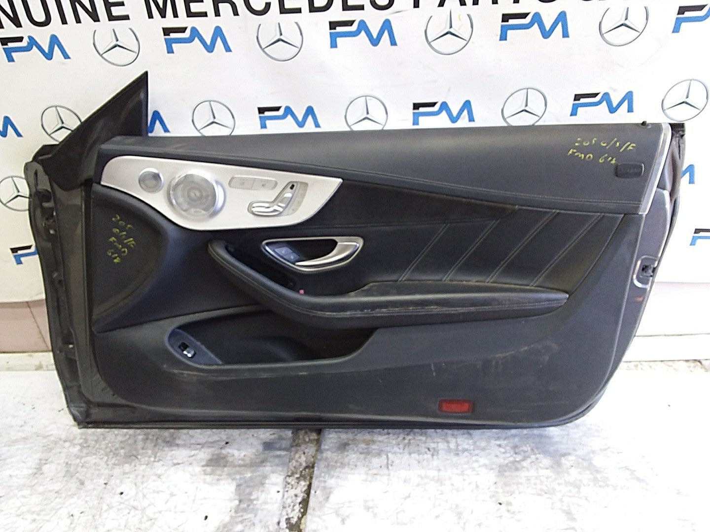 MERCEDES C-CLASS C205  DRIVER FRONT DOOR OSF GREY 2016 ONW COMPLETE FMD618