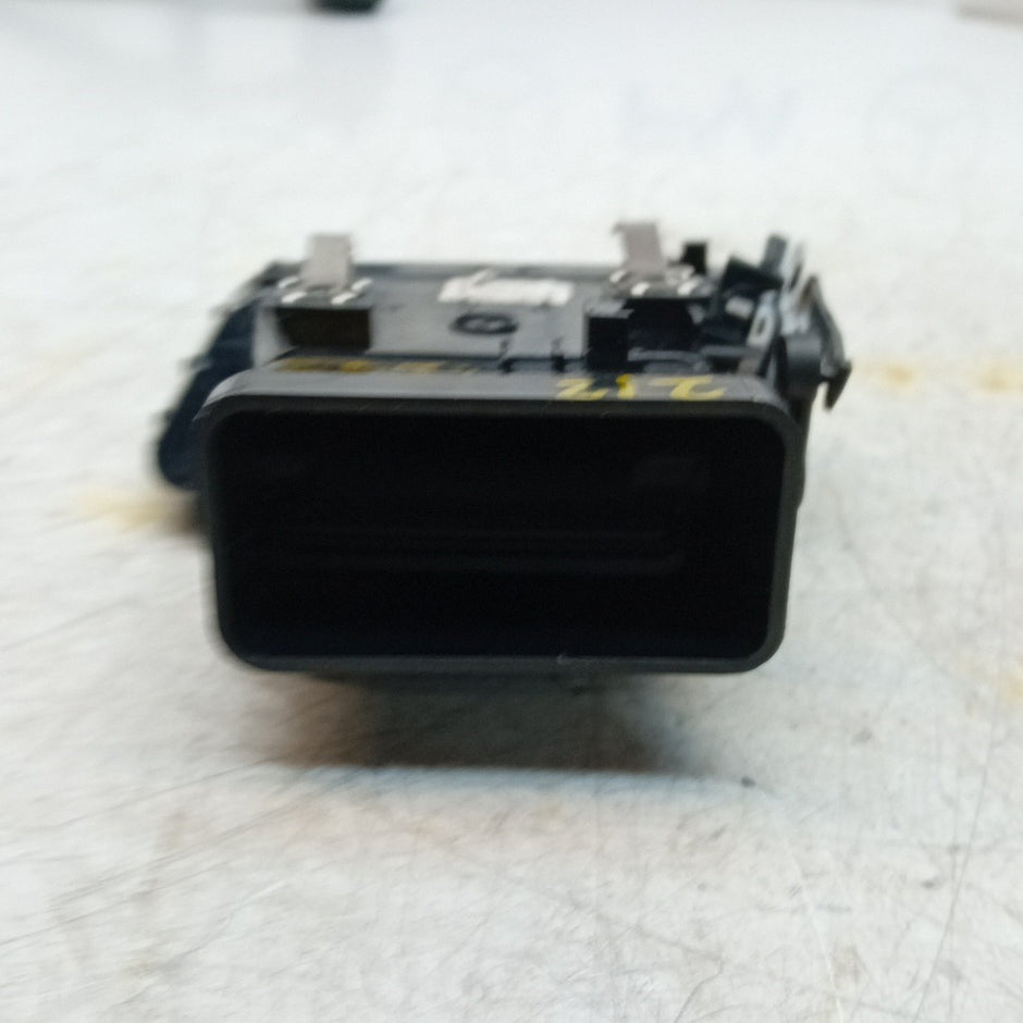 MERCEDES E-CLASS W212 DASHBOARD TRIM WITH AIR VENT 2016 ON A21268303354 FM001543