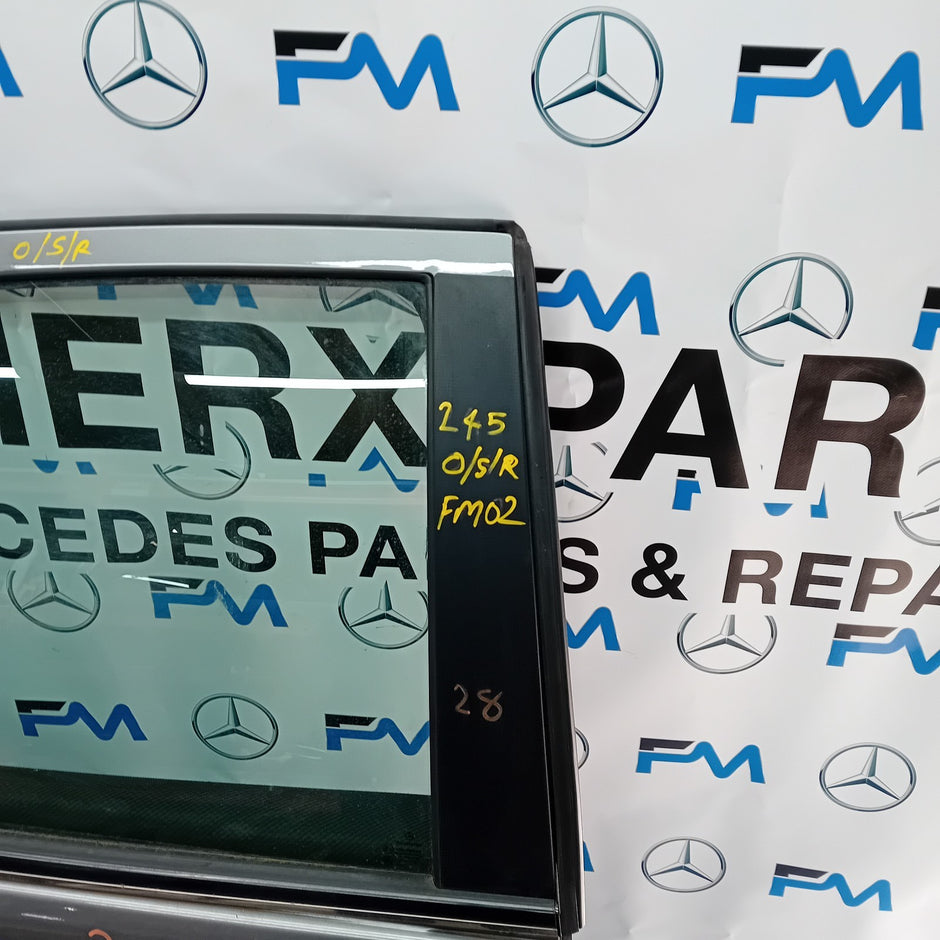 MERCEDES BENZ B-CLASS  W245  DRIVER SIDE REAR DOOR ( OFF SIDE REAR ) FM02