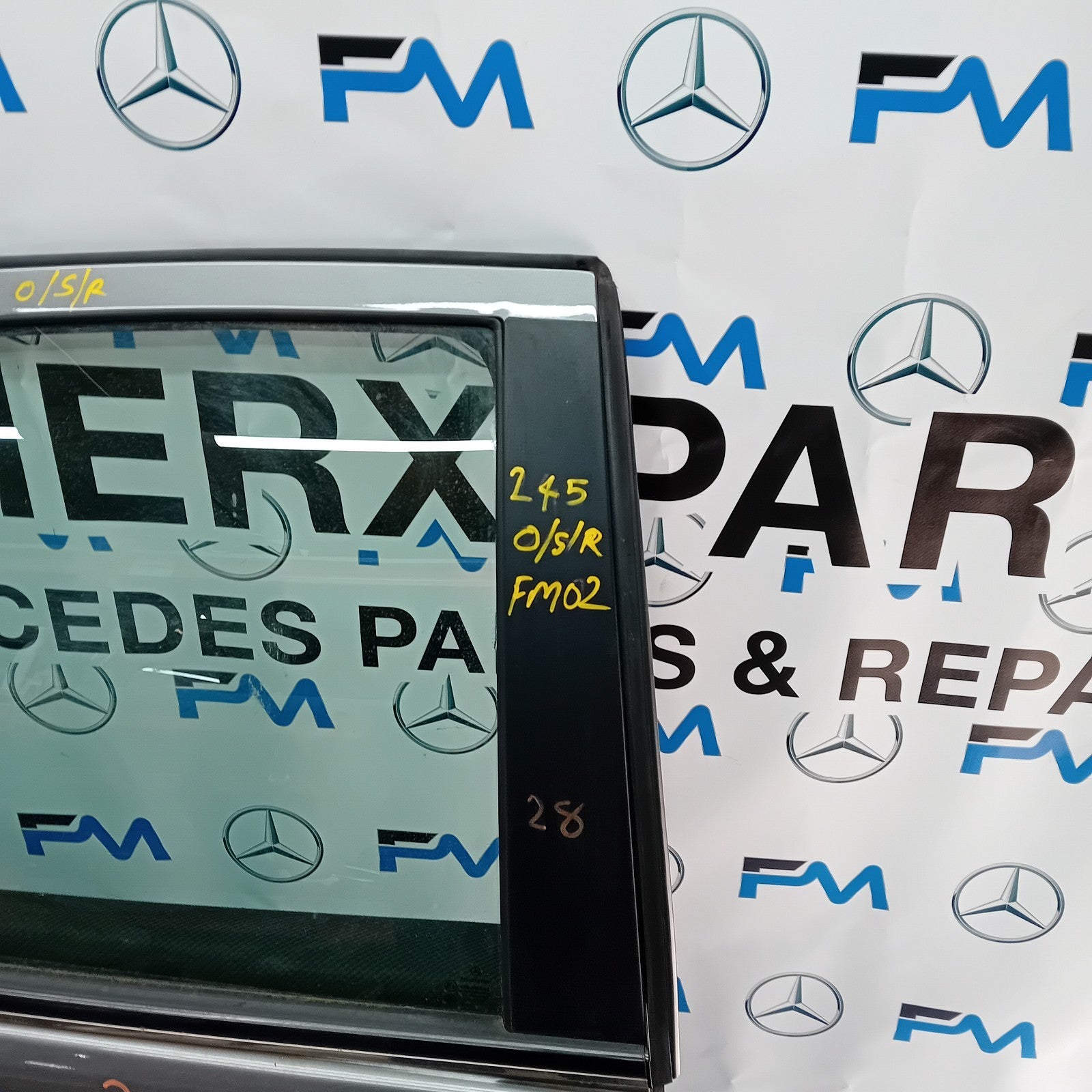 MERCEDES BENZ B-CLASS  W245  DRIVER SIDE REAR DOOR ( OFF SIDE REAR ) FM02