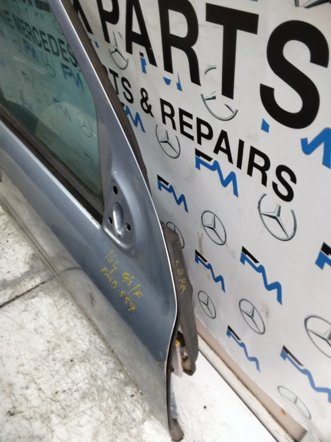MERCEDES M-CLASS W164  DRIVER FRONT DOOR OSF  2005-2011 SILVER  FMD559