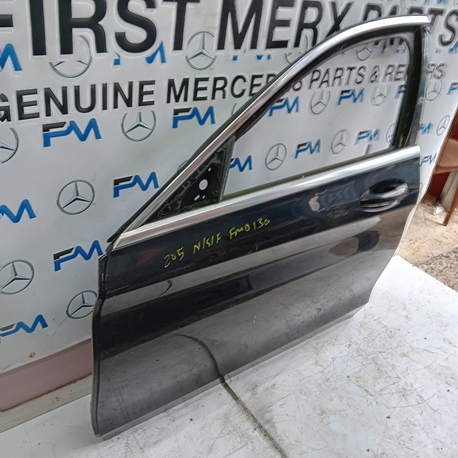 MERCEDES BENZ C-CLASS W205 PASSENGER SIDE FRONT DOOR N/S/F  BLACK FMD130