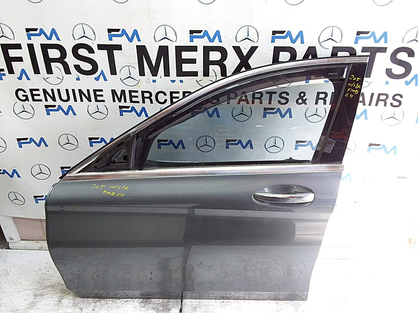 MERCEDES C-CLS W205  SLN PASSENGER FRONT DOOR NSF GREY 2014 ONWARDS  FMD611