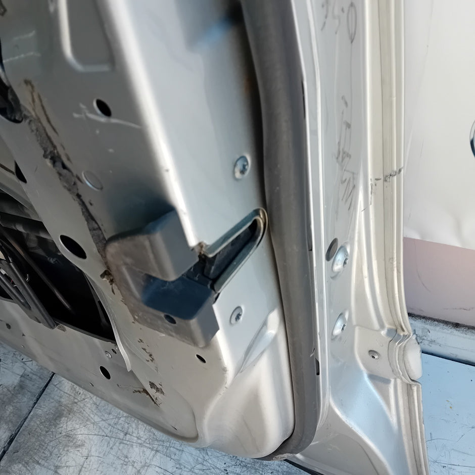 MERCEDES BENZ  E-CLASS W212 DRIVER FRONT DOOR OSF SILVER 2013  FMD483