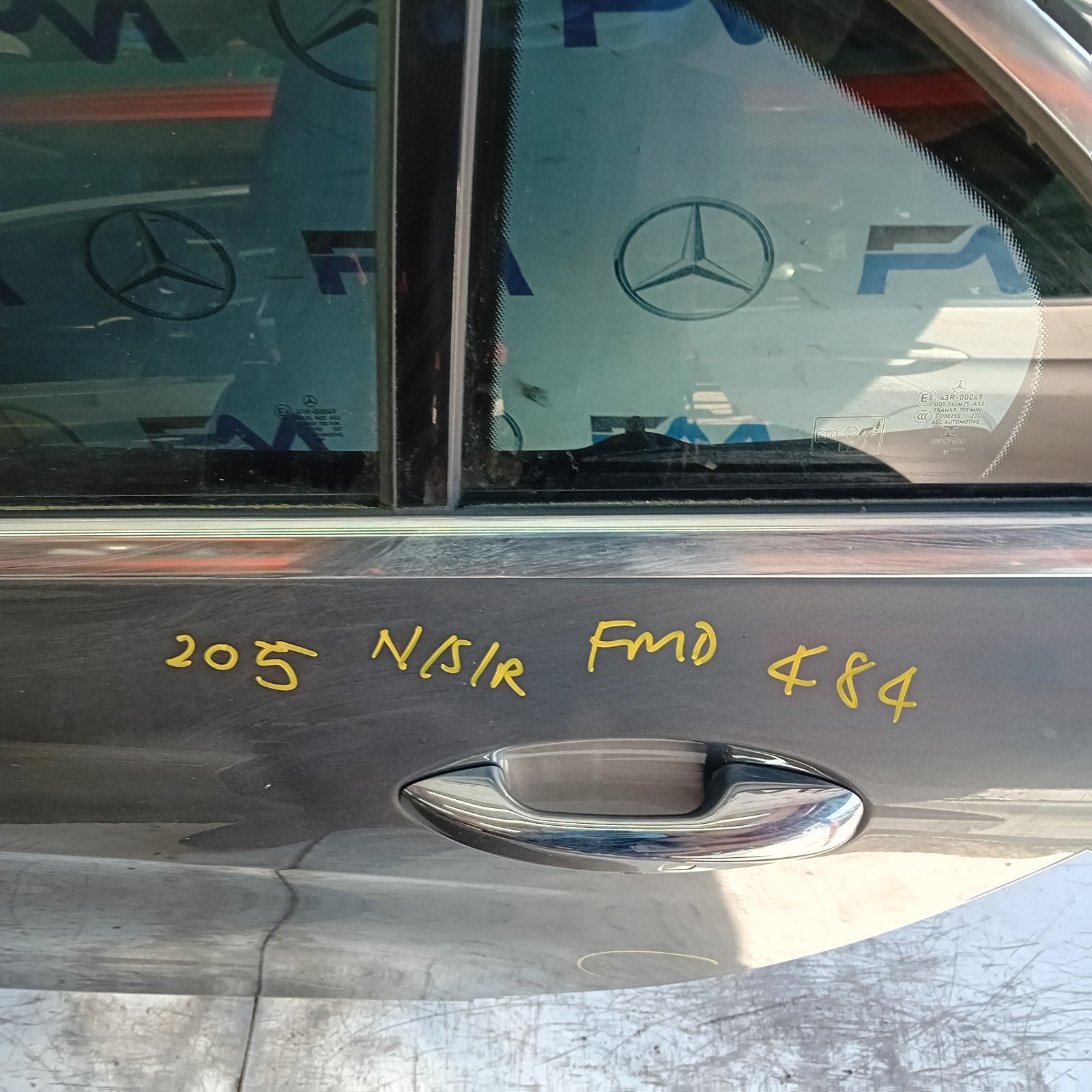 MERCEDES C-CLASS W205 PASSENGER REAR DOOR NSR GREY 2016 COMPLETE FMD484