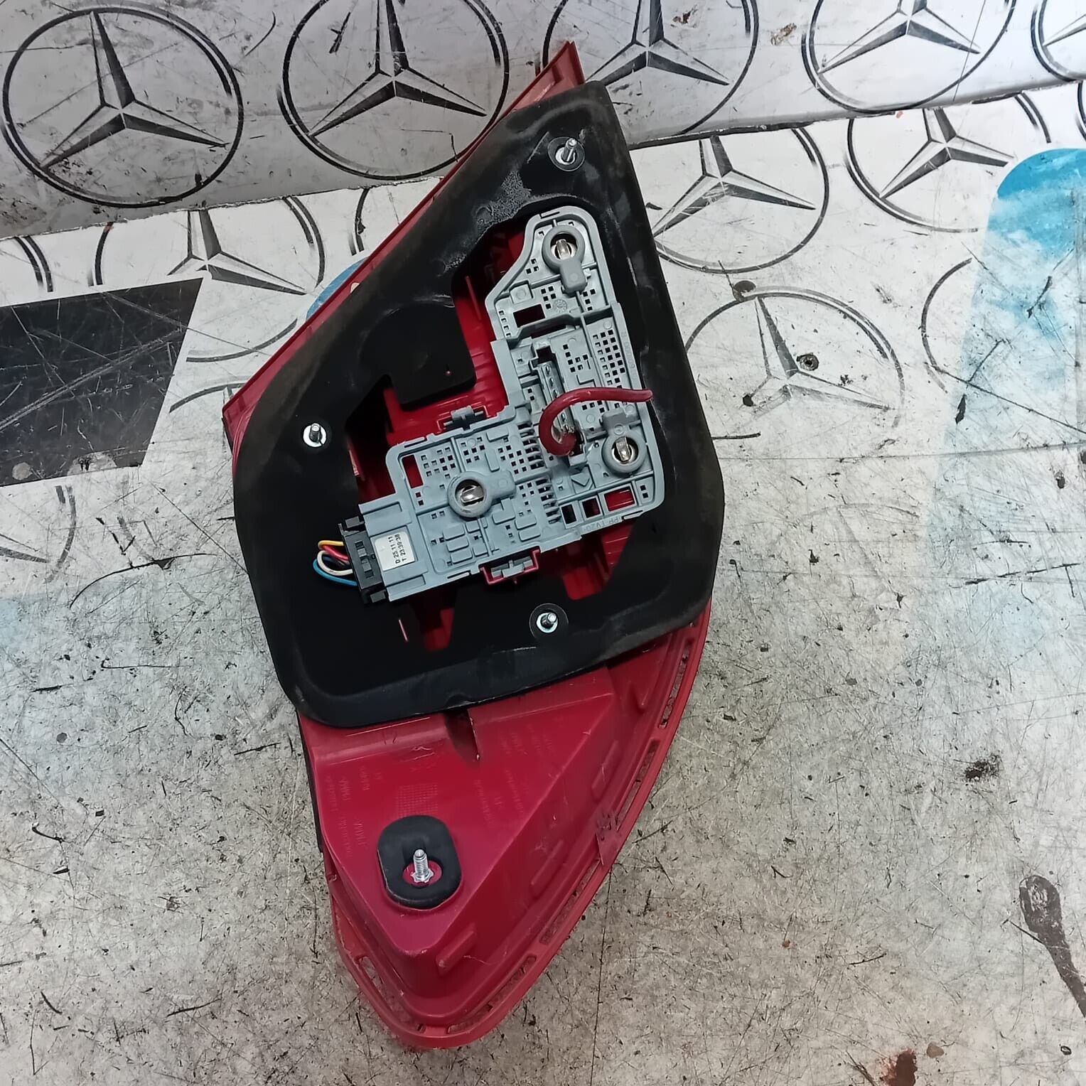 MERCEDES BENZ C-CLASS W204 DRIVER SIDE (OFF SIDE ) REAR TAIL LIGHT - 2046205864