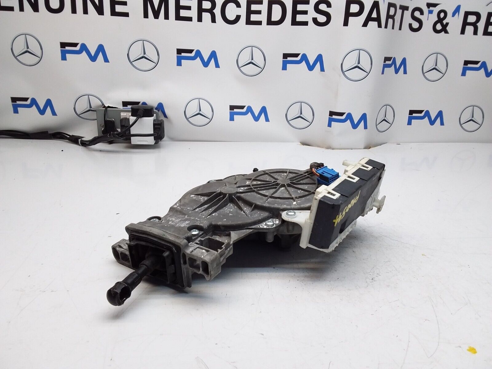 Mercedes C-CLASS W205 TAILGATE BOOT LIFT MOTOR FM00594 A2059000500 A2137605600