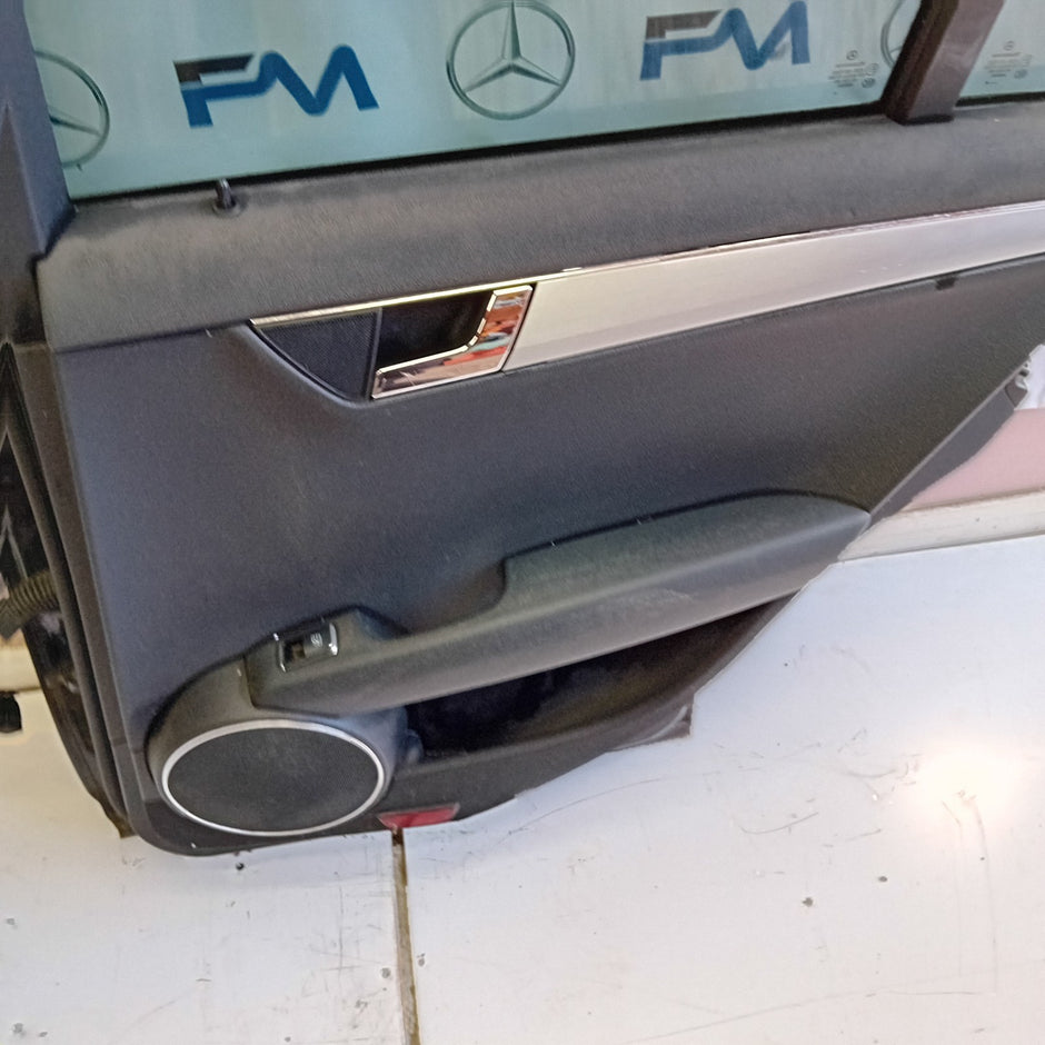 MERCEDES BENZ C-CLASS W204 DRIVER SIDE REAR DOOR ( OFF SIDE REAR ) FM010