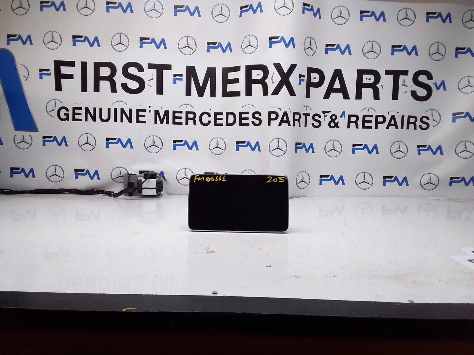 MERCEDES C-CLASS W205 2016 SAT NAV MULTIMEDIA SCREEN A2059002211 FM00661