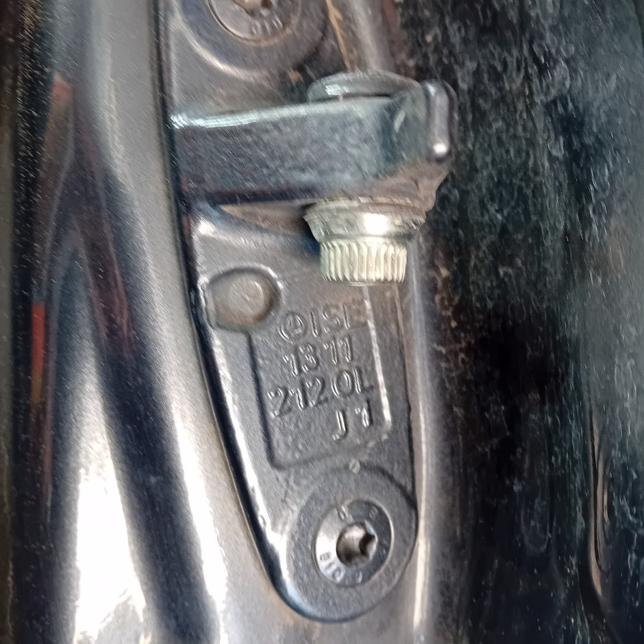 MERCEDES BENZ E-CLASS  W212 PASSENGER SIDE REAR DOOR ( NEAR SIDE REAR ) FM06