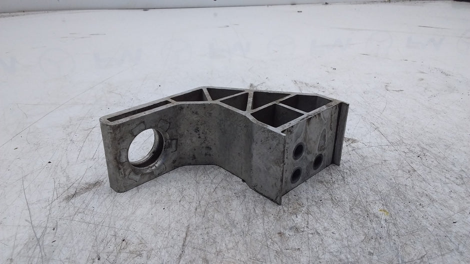 MERCEDES BENZ  C-CLASS  RADIATOR MOUNT BRACKET LEFT SIDE A2055013920 FMR401