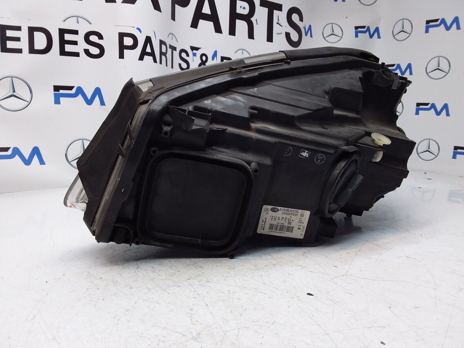 2013 MERCEDES A-CLASS W176 HEADLIGHT DRIVER SIDE OS A1768200461 FMH117 (Damaged)