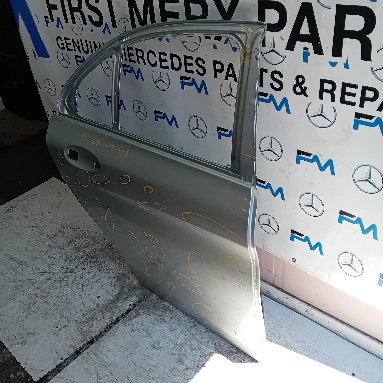 MERCEDES C-CLASS W205 SLN DRIVER REAR DOOR OSR SILVER 2014 ON FMD451