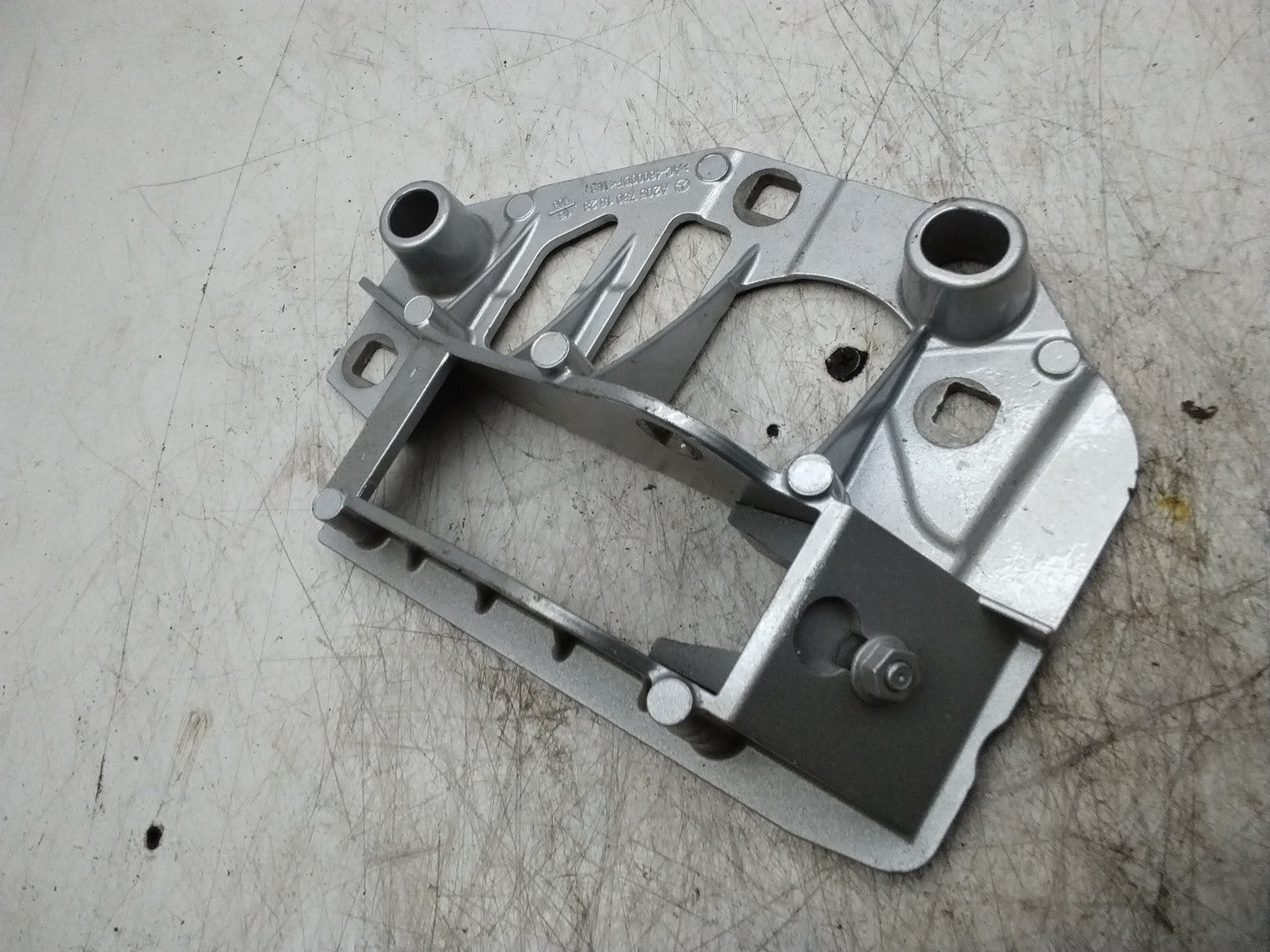MERCEDES BENZ  C-CLASS W205 TAILGATE TRUNK BOOT LEFT HINGE A2057501528 FMR164