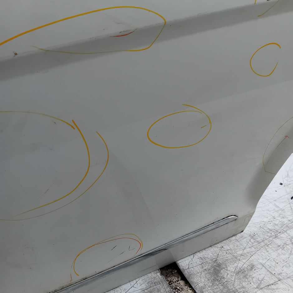 MERCEDES C-CLASS W204 SLN PASSENGER REAR DOOR NSR WHITE 2008-14 FMD426