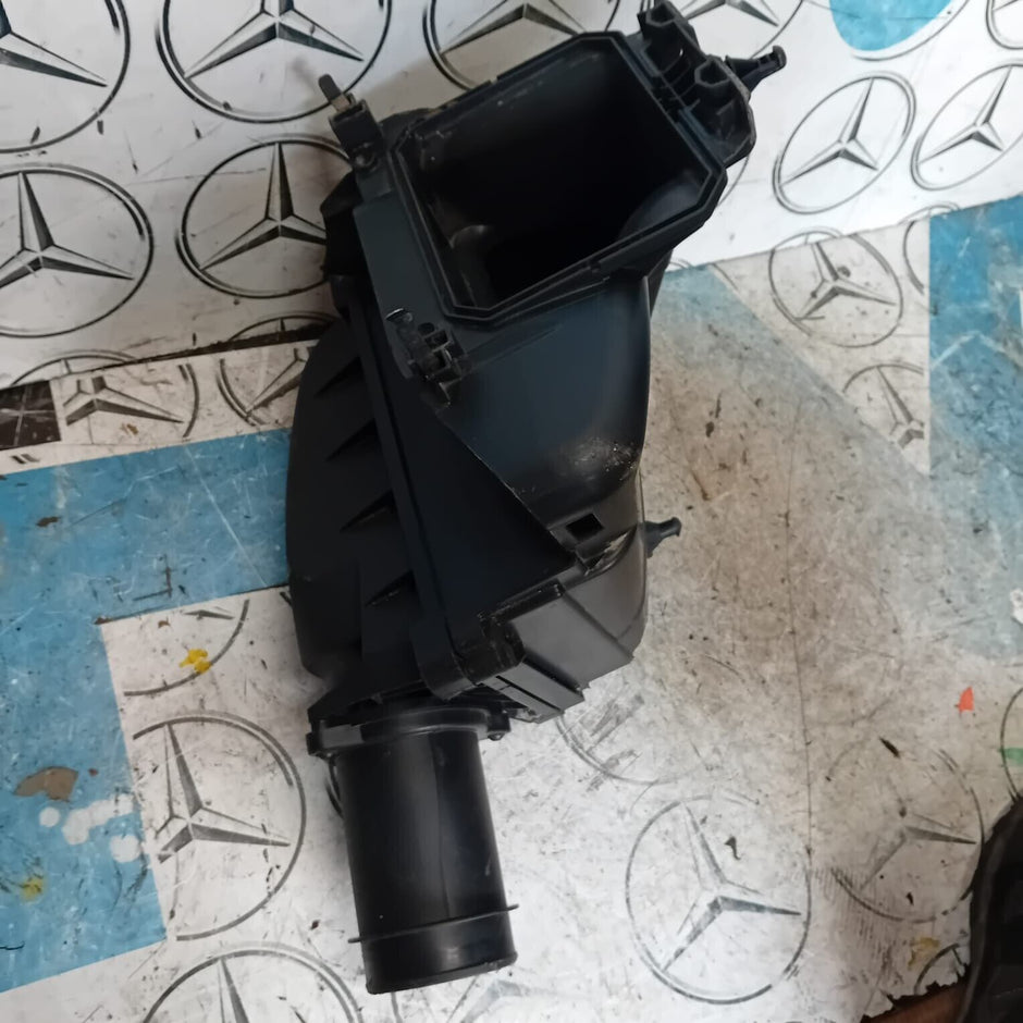 MERCEDES BENZ  A-CLASS W176 PETROL AIR FILTER HOUSING BOX   A2700900401