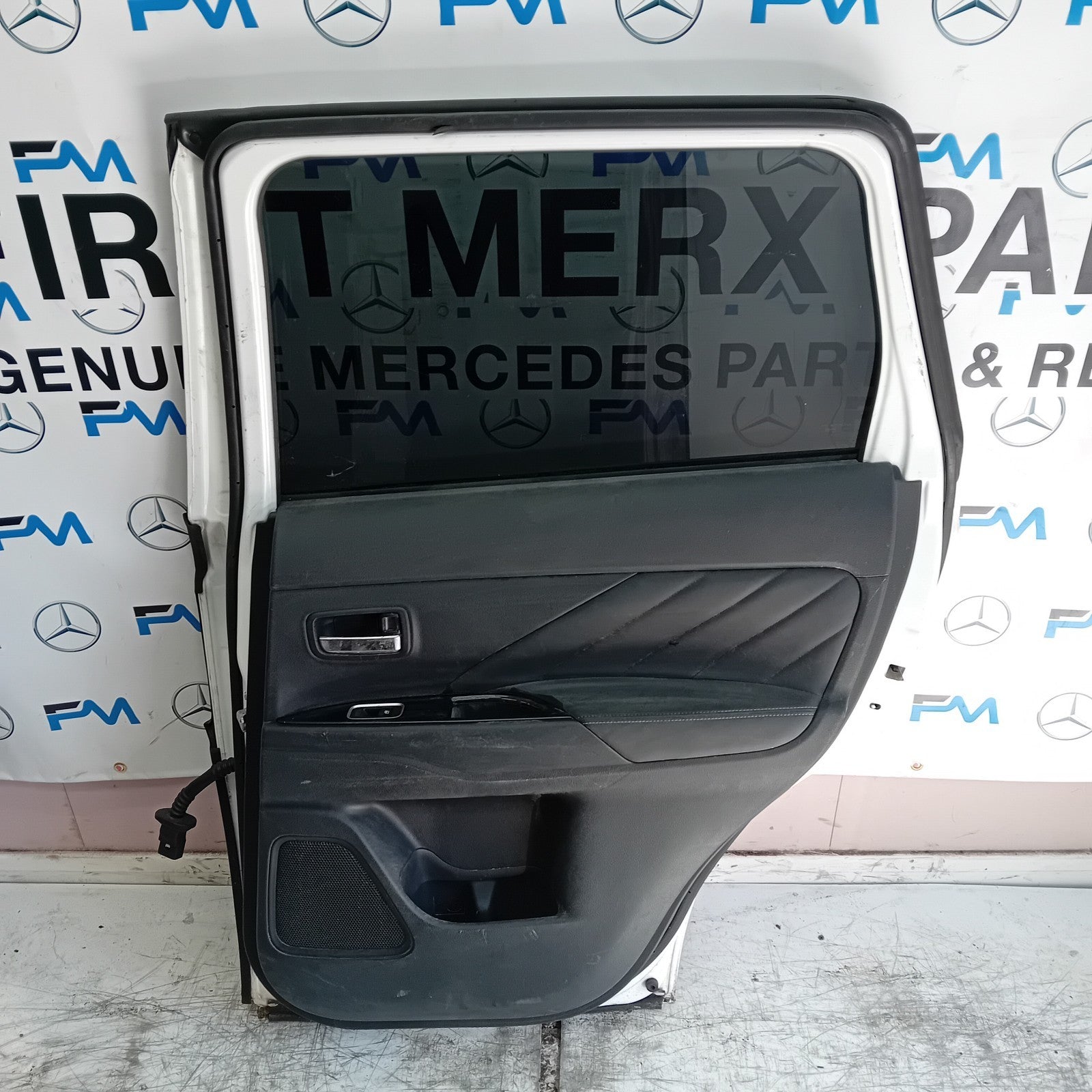 MITSUBISHI OUTLANDER MK3 DRIVER REAR DOOR OSR 2013 WHITE COMPLETE FMD363