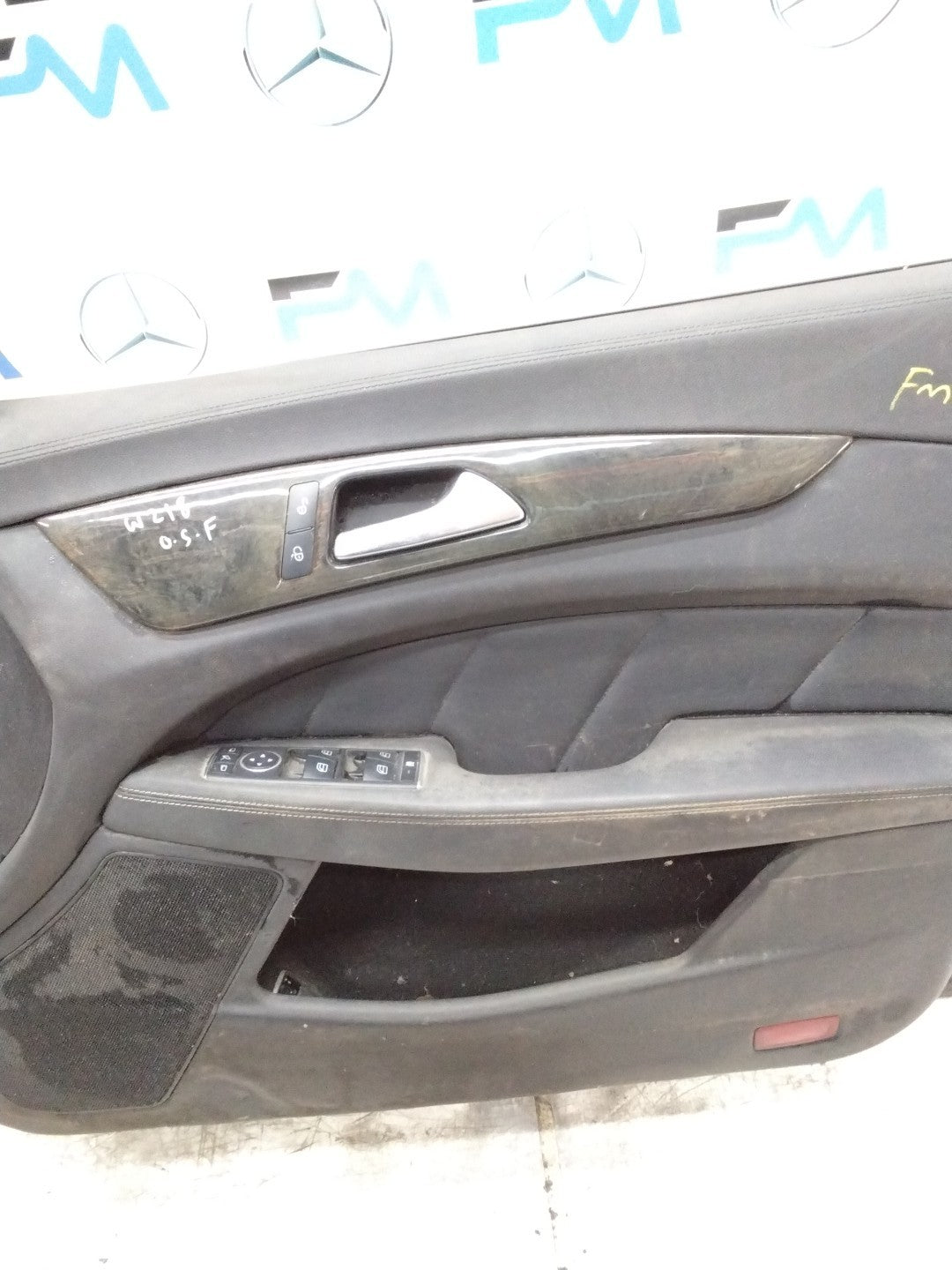 MERCEDES BENZ CLS W218  DRIVER FRONT DOOR OSF WHITE 2011-18 FMD539
