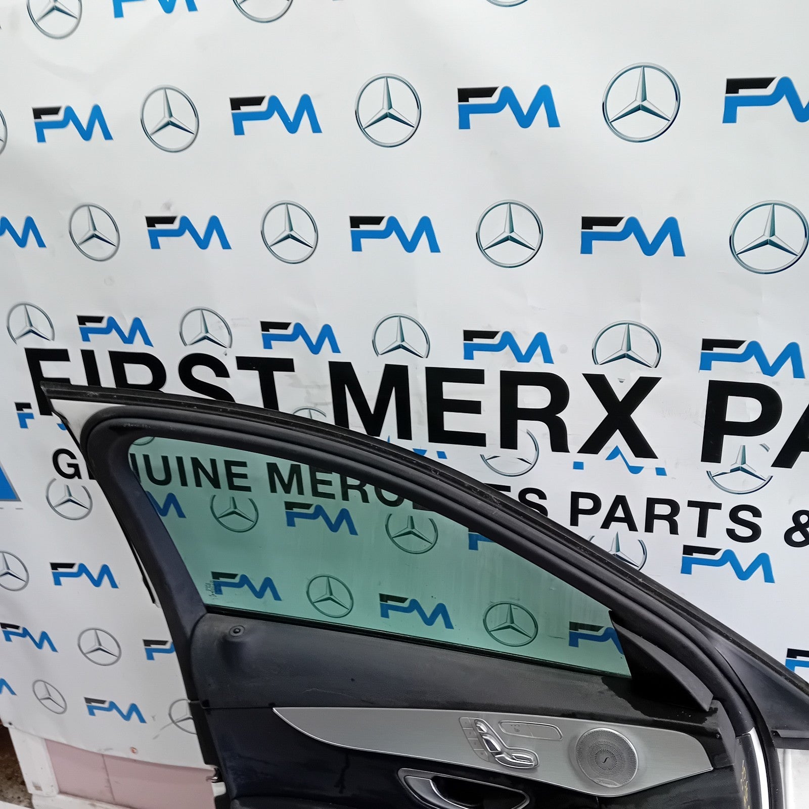MERCEDES BENZ C-CLASS W205 PASSENGER SIDE FRONT DOOR N/S/F  WHITE FMD133