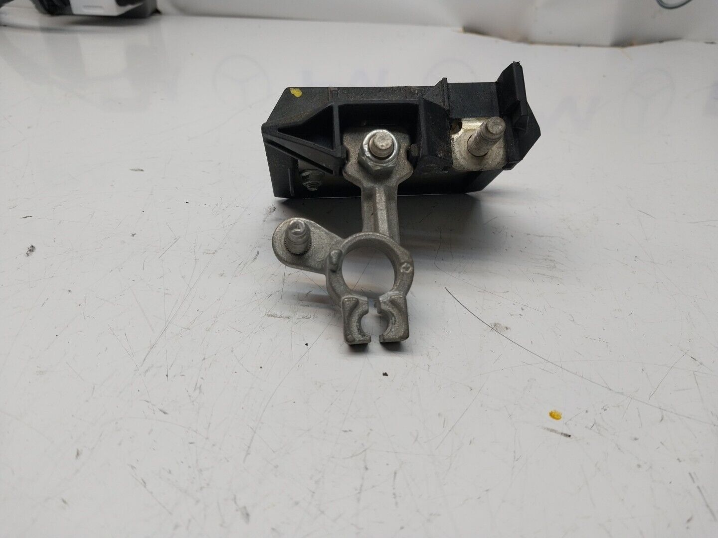 Mercedes W213 W205 W218 W238 W253 Negative Battery Tray Clamp A0009061505FM00253