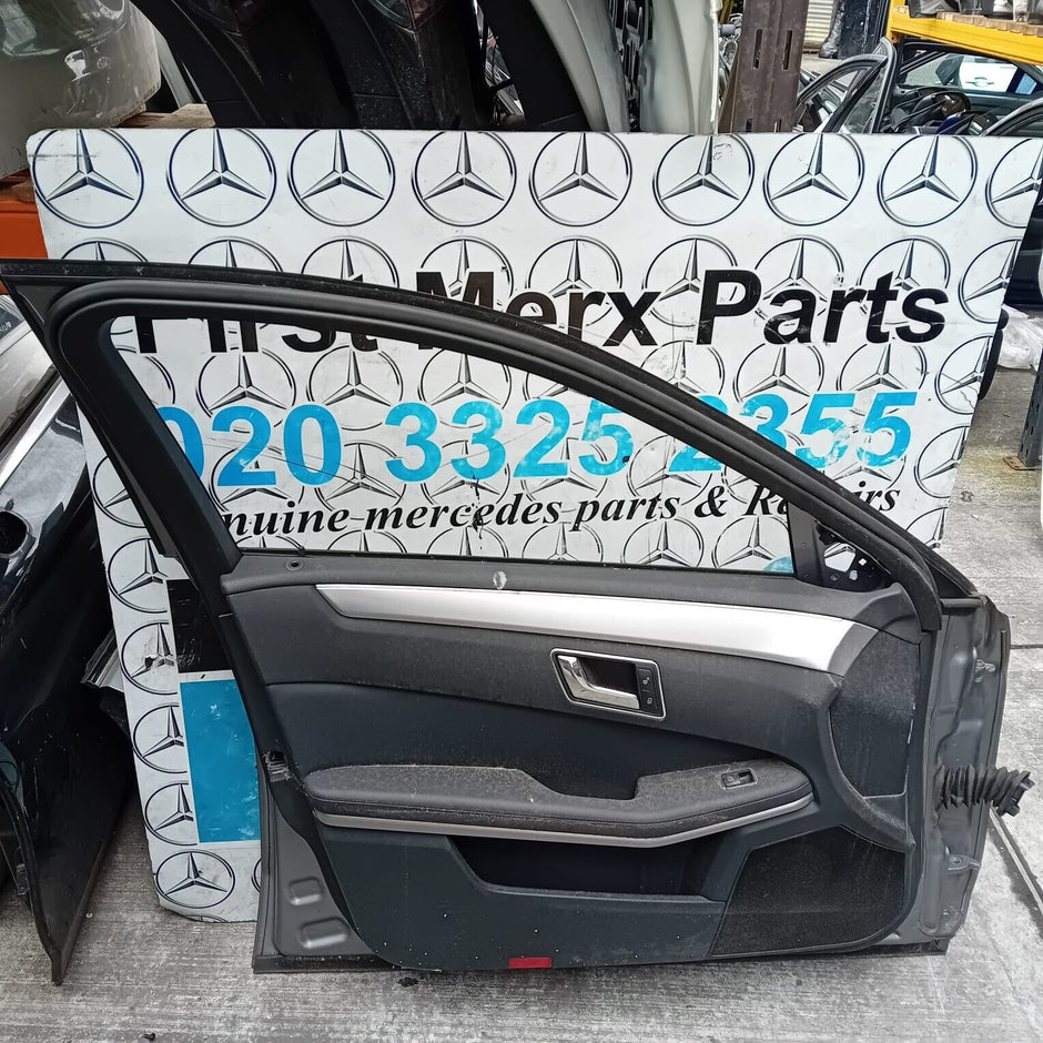 MERCEDES BENZ E-CLASS  W212  PASSENGER SIDE FRONT DOOR ( NEAR SIDE FRONT )