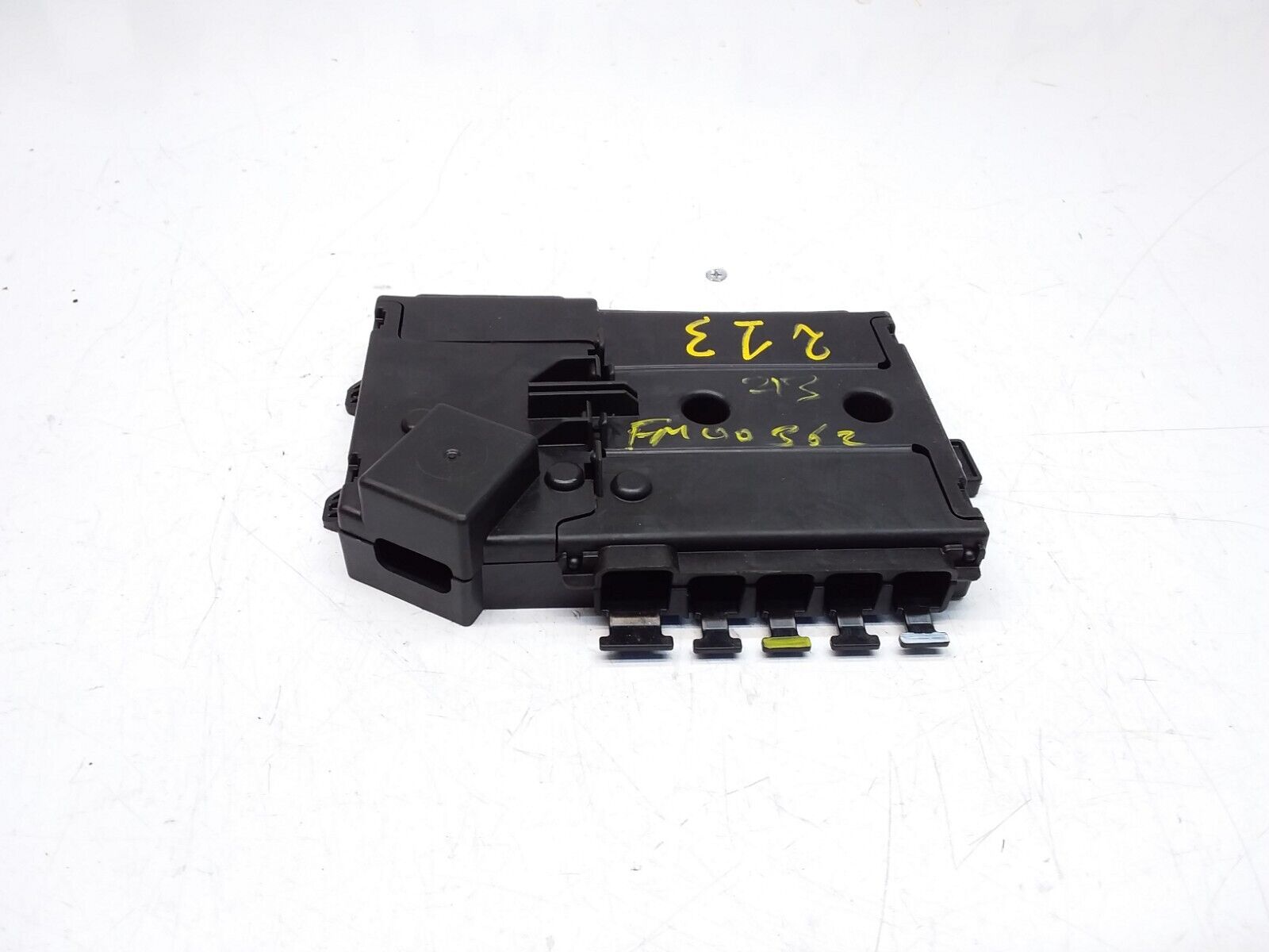 Mercedes E-Class W213 Front Inboard Fuxebox Module Unit A2135406200 FM00362