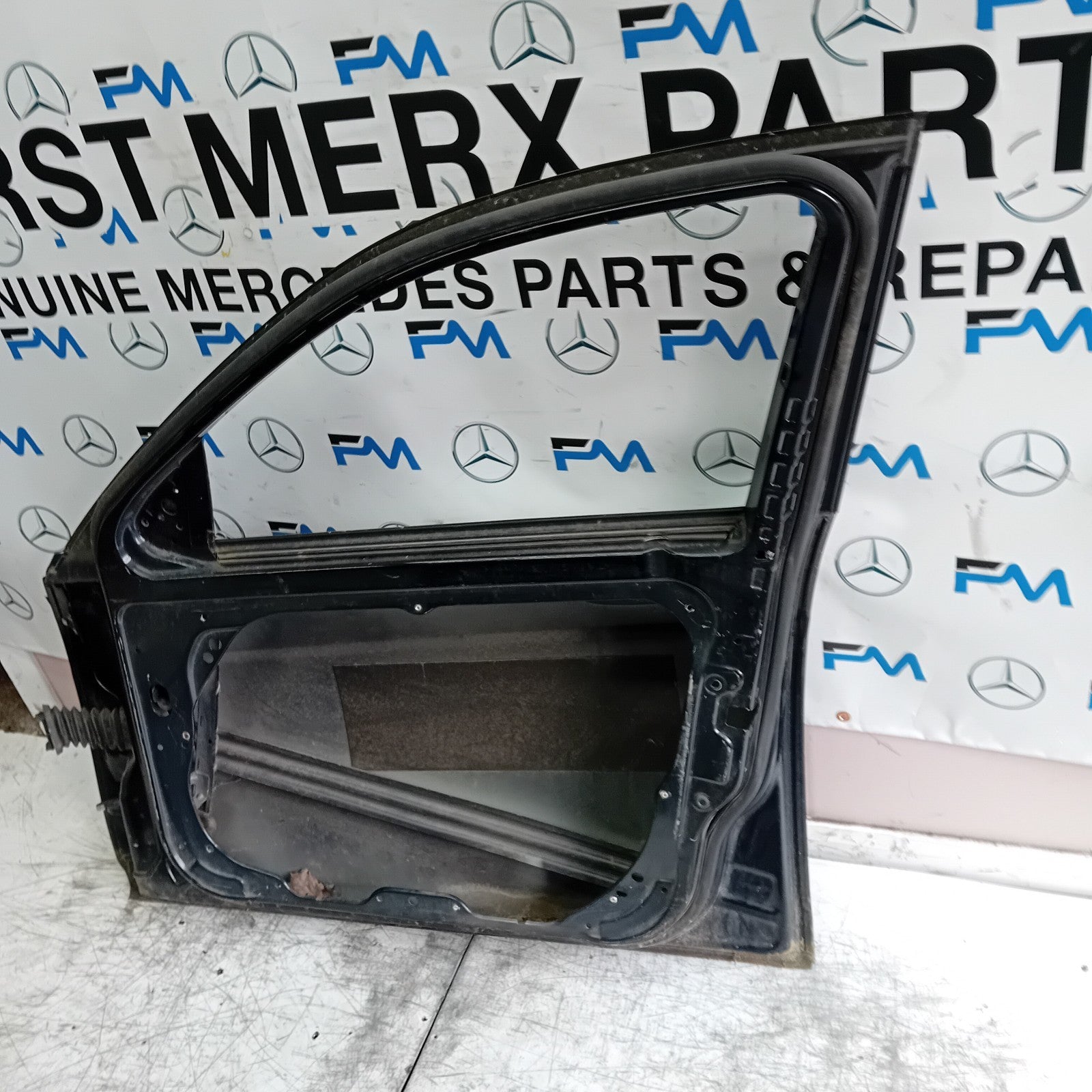 MERCEDES BENZ C-CLASS W204 DRIVER FRONT DOOR OSF 2013 BLACK FMD501