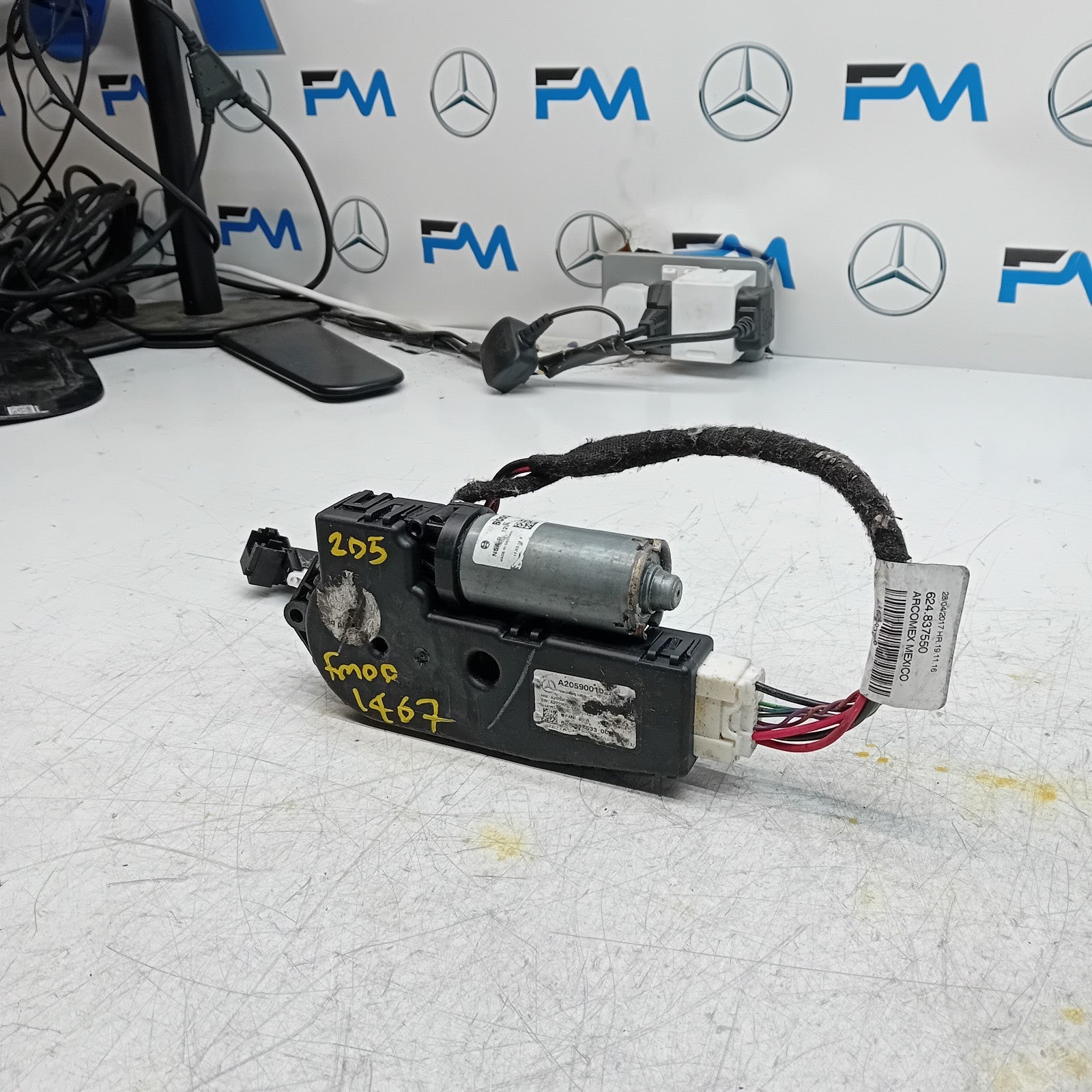 MERCEDES BENZ C-CLASS W205  SUNROOF MOTOR 2014 ON A2059001024  FM001467