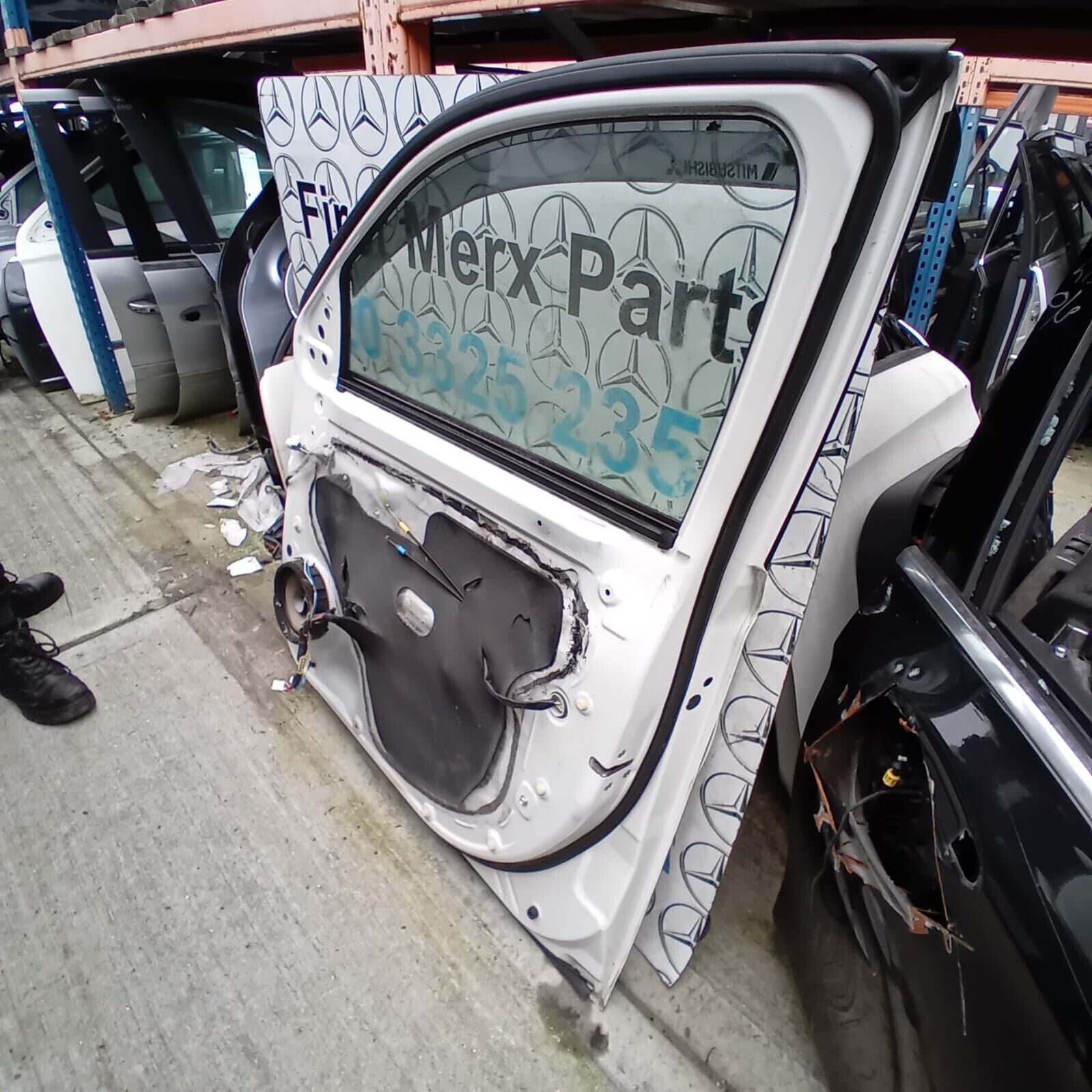 MITSUBISHI OUTLANDER DRIVER SIDE FRONT DOOR ( OFF SIDE FRONT )