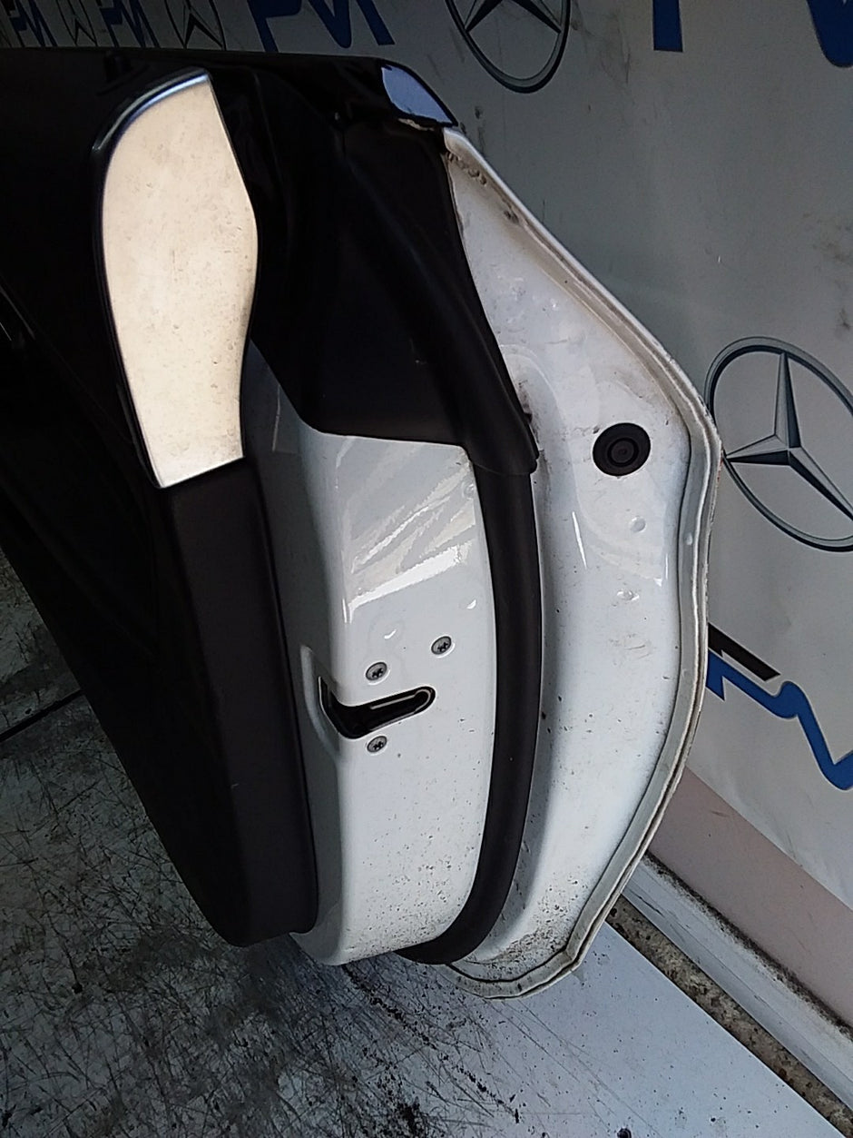MERCEDES C-CLS C205  PASSENGER FRONT DOOR OSF WHITE 2016 ONWARDS COMPLETE FMD614