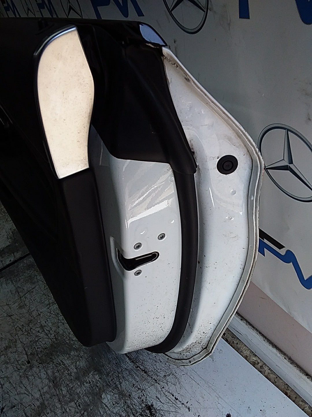 MERCEDES C-CLS C205  PASSENGER FRONT DOOR OSF WHITE 2016 ONWARDS COMPLETE FMD614
