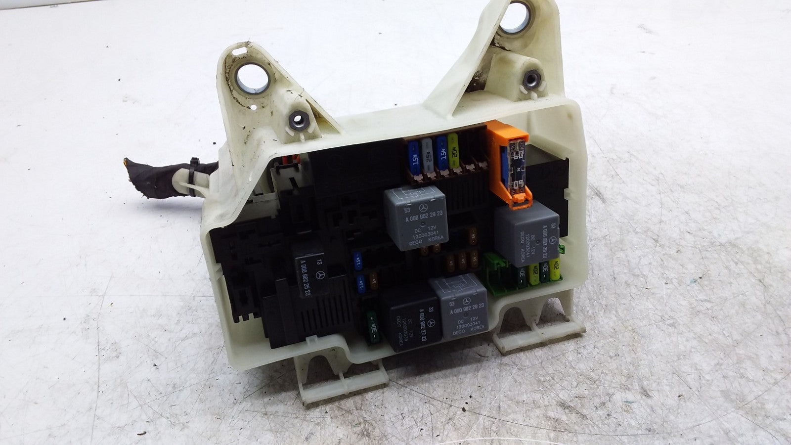 MERCEDES BENZ C-CLASS W205 GENUINE OEM FUSE BOX A2059981301 FMR440