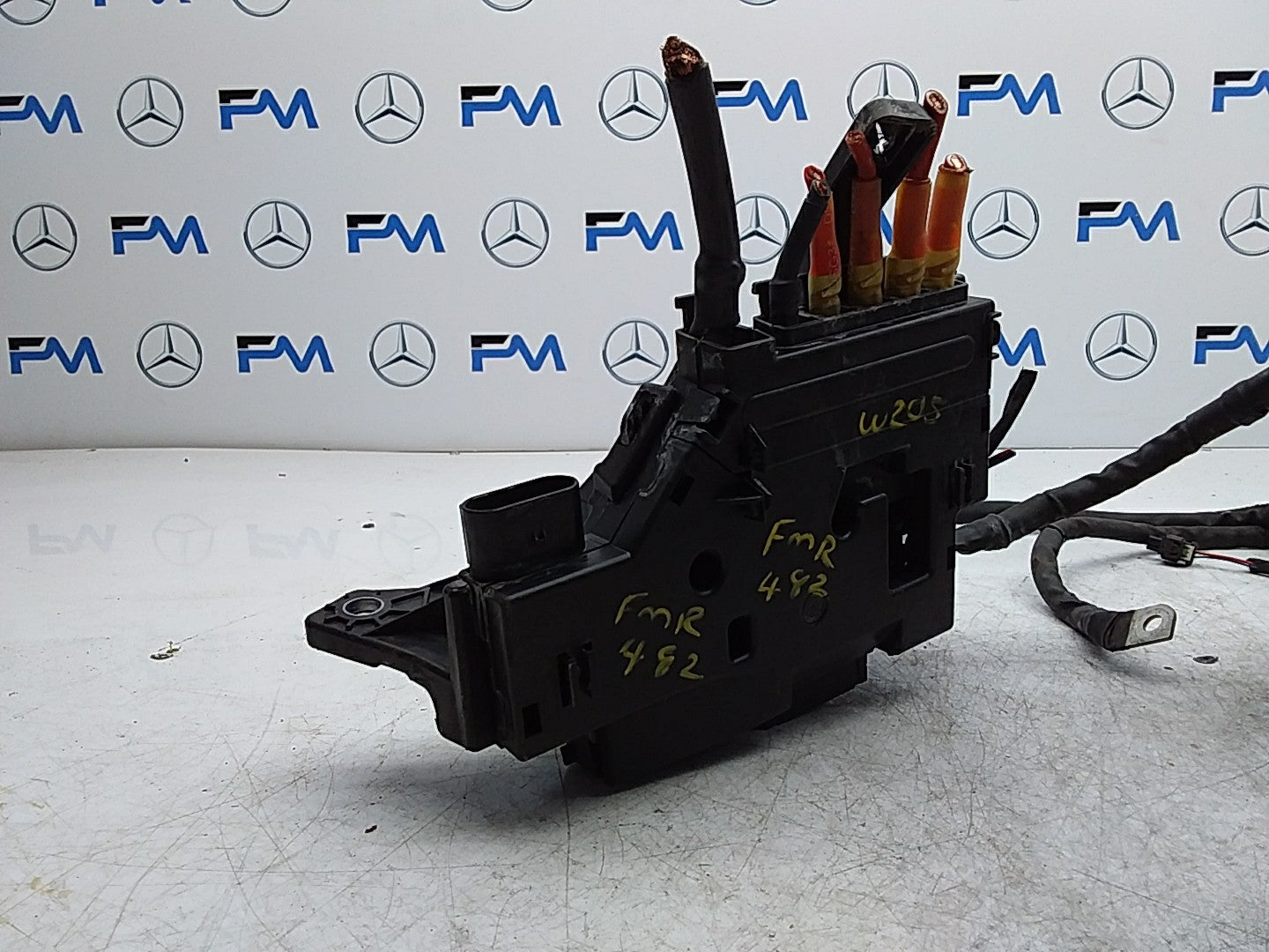 MERCEDES BENZ  C-CLASS W205  FUSE BOX RELAY BOX A2055405126 FMR482