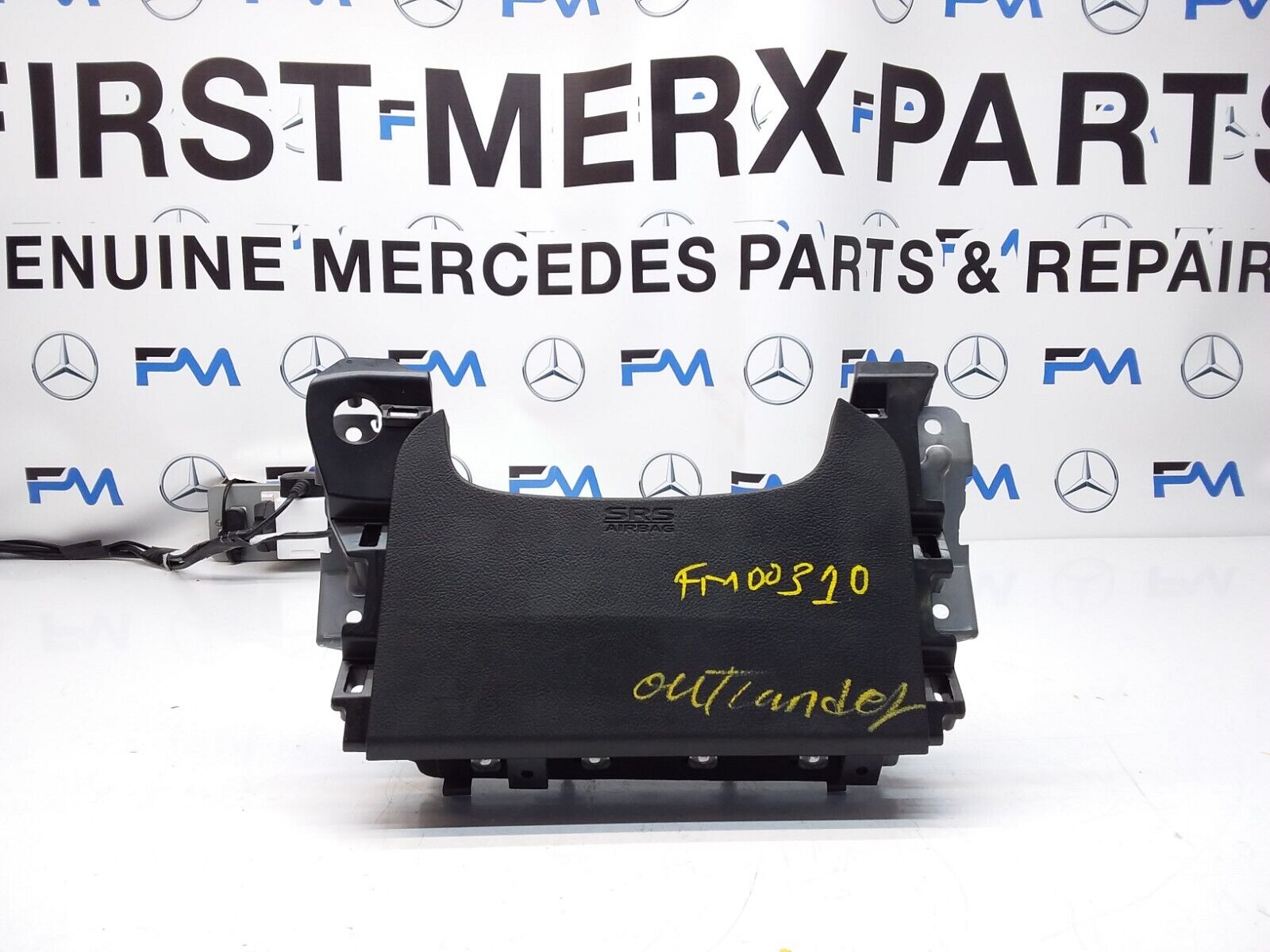 MITSUBISHI OUTLANDER MK3 KNEE AIR SRS BAG RIGHT DRIVER SIDE 7030A-31753 FM00310