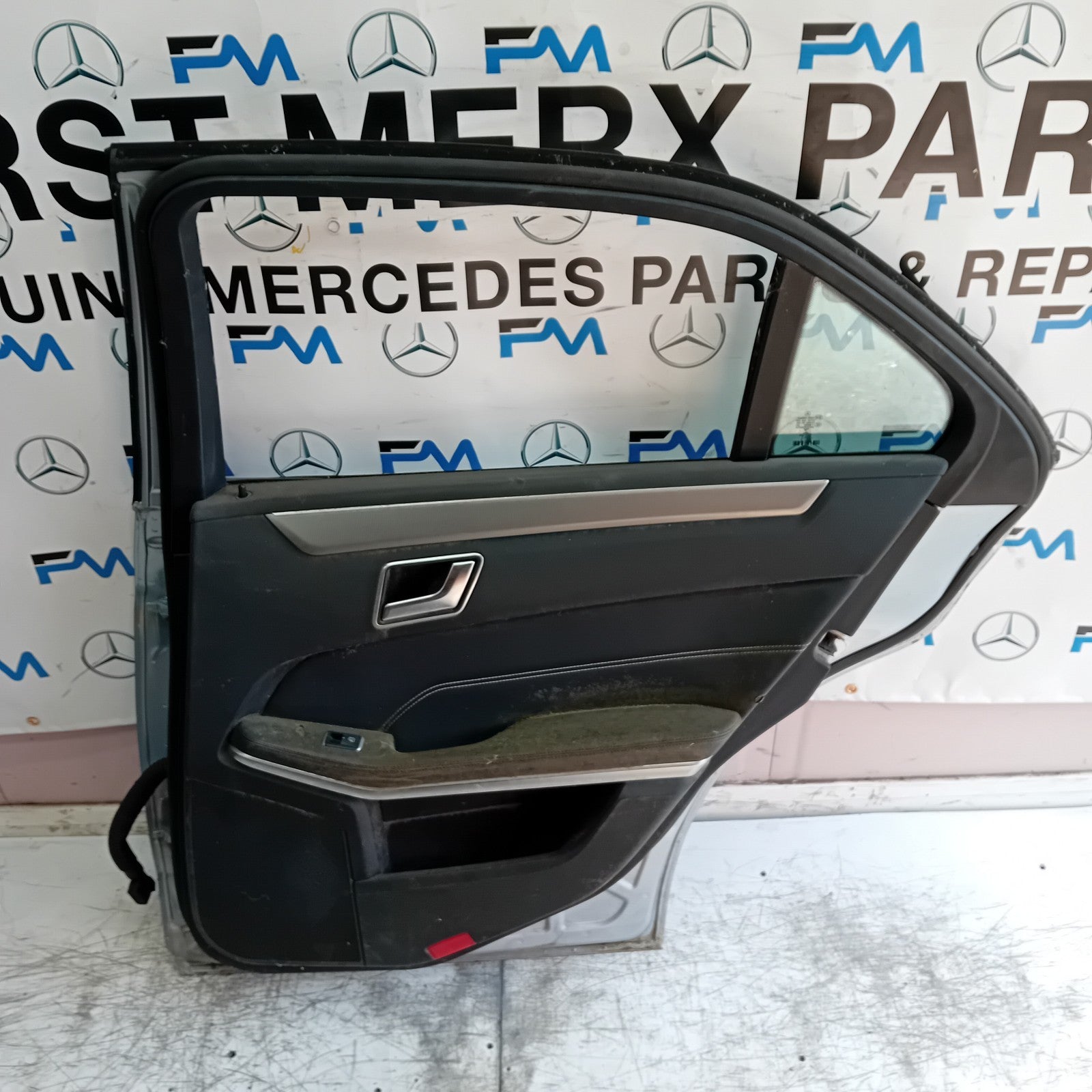 MERCEDES E-CLASS W212 SLN DRIVER REAR DOOR OSR SILVER 2014 ON COMPLETE FMD476
