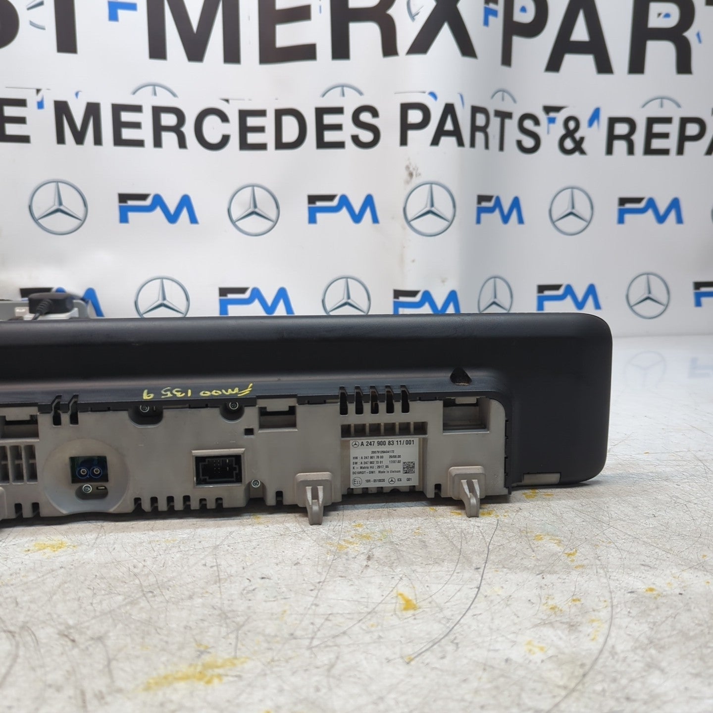 MERCEDES BENZ B-CLASS W247  DISPLAY SCREEN A2479008311 2019 ON FM001359