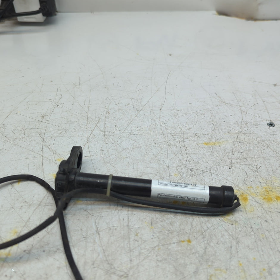 MERCEDES A CLASS W177 BONNET PEDESTRIAN ACTUATOR A1779062301 2016 FM001429