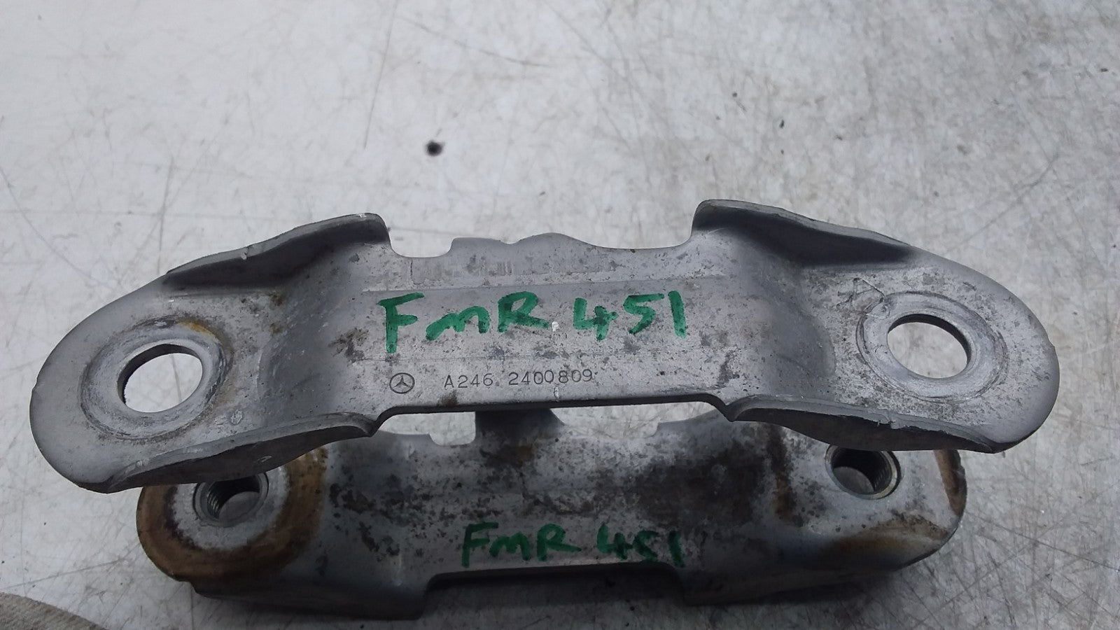 MERCEDES BENZ B-CLASS W246 ENGINE MOUNT BRACKET A2462400809 FMR451