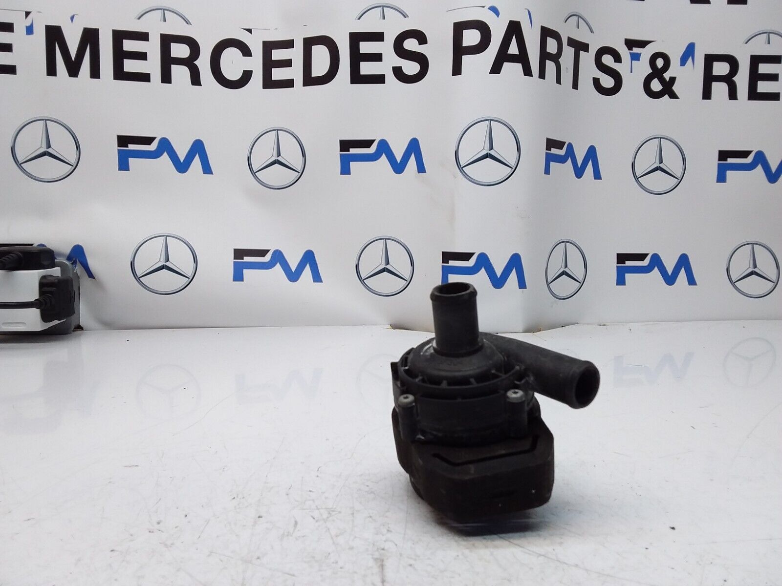 Mercedes E-CLASS W211 ELECTRIC COOLANT WATER PUMP A2118350028 FM00608